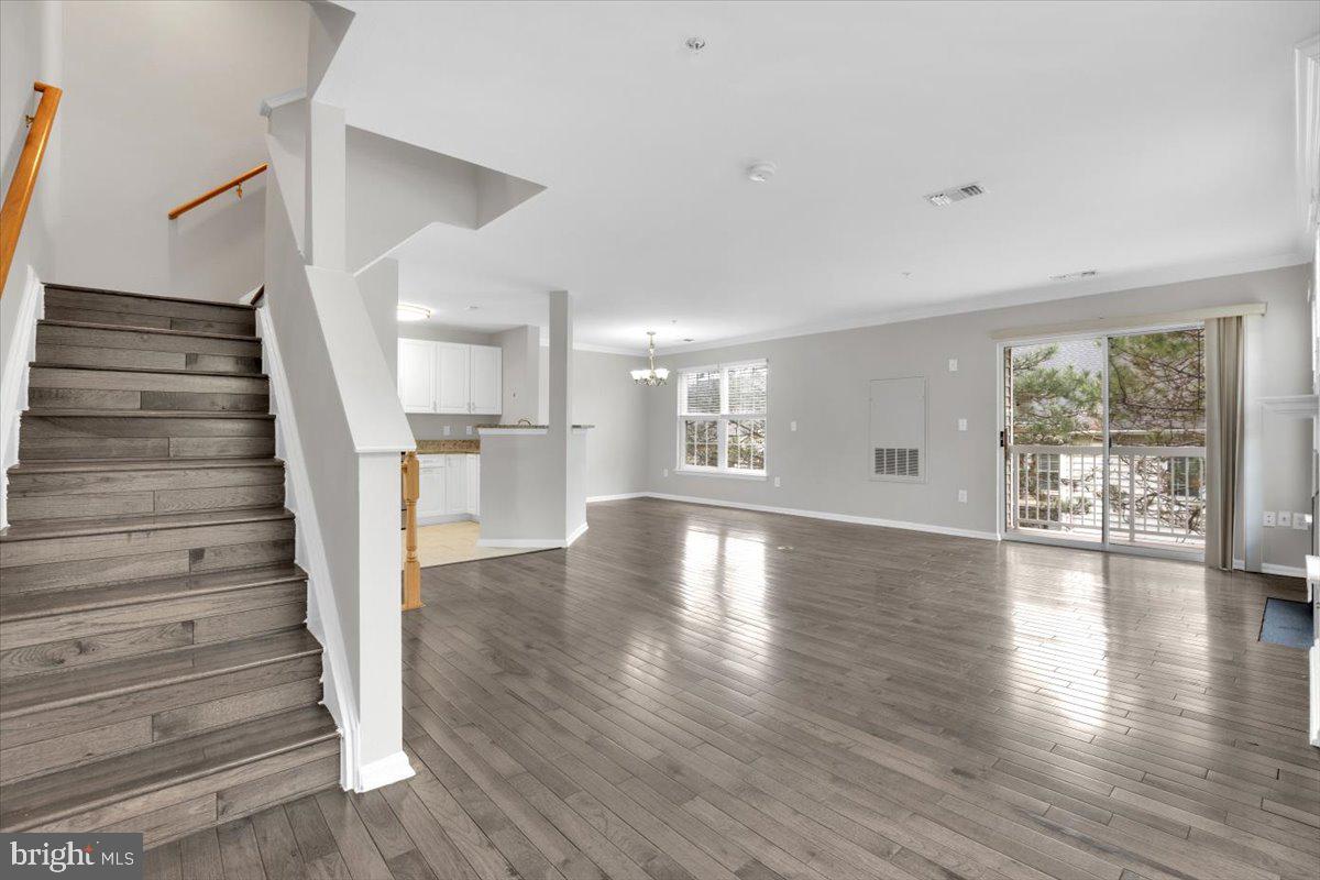 4542 SUPERIOR SQ