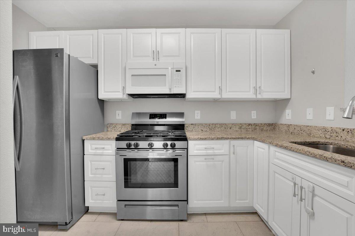 4542 SUPERIOR SQ