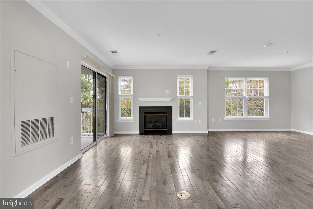 4542 SUPERIOR SQ