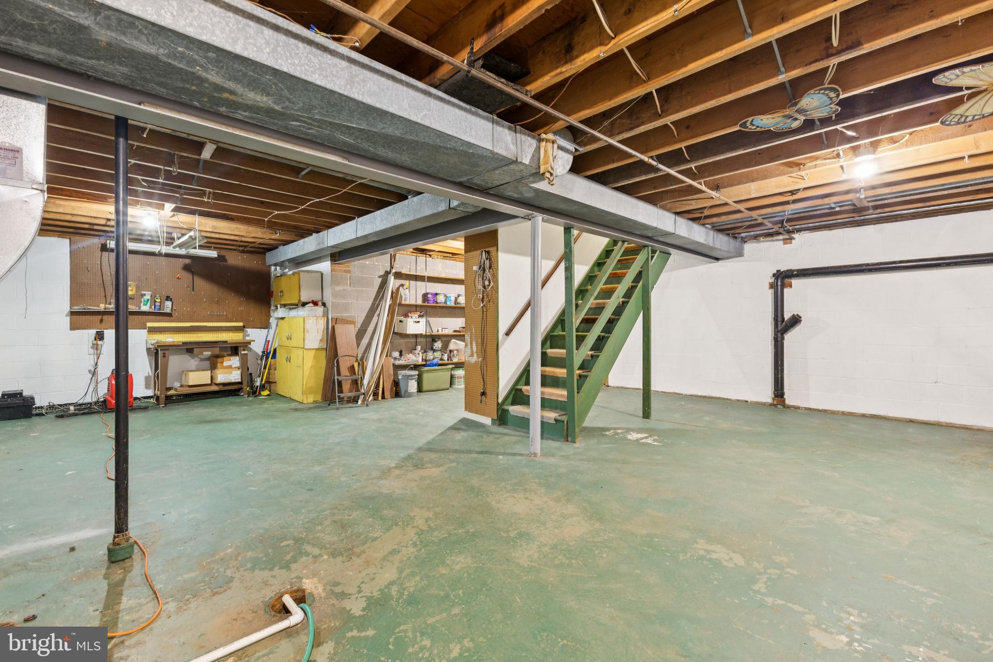 6108 LARSTAN DRIVE