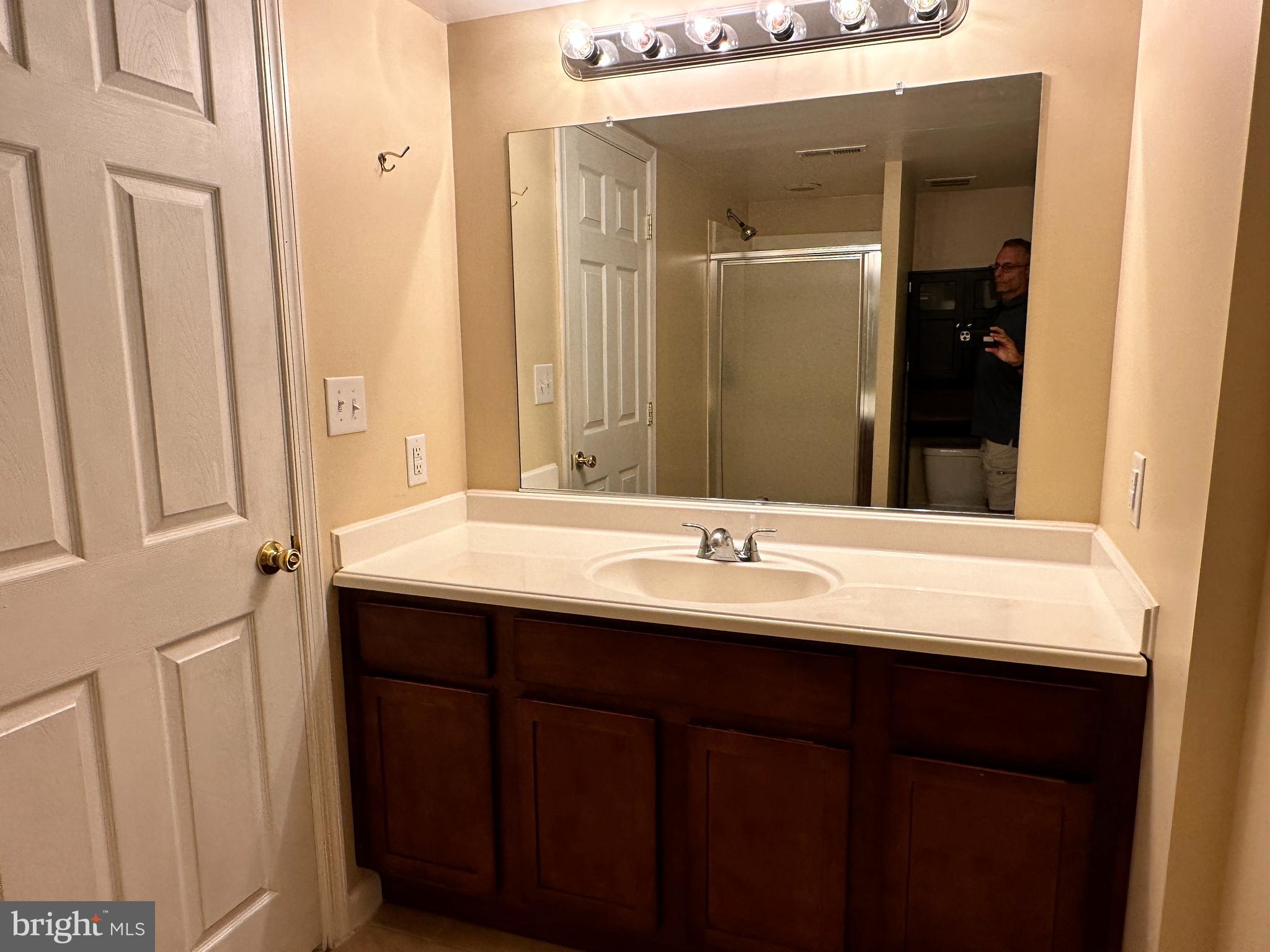 4745 Asdee Ln
