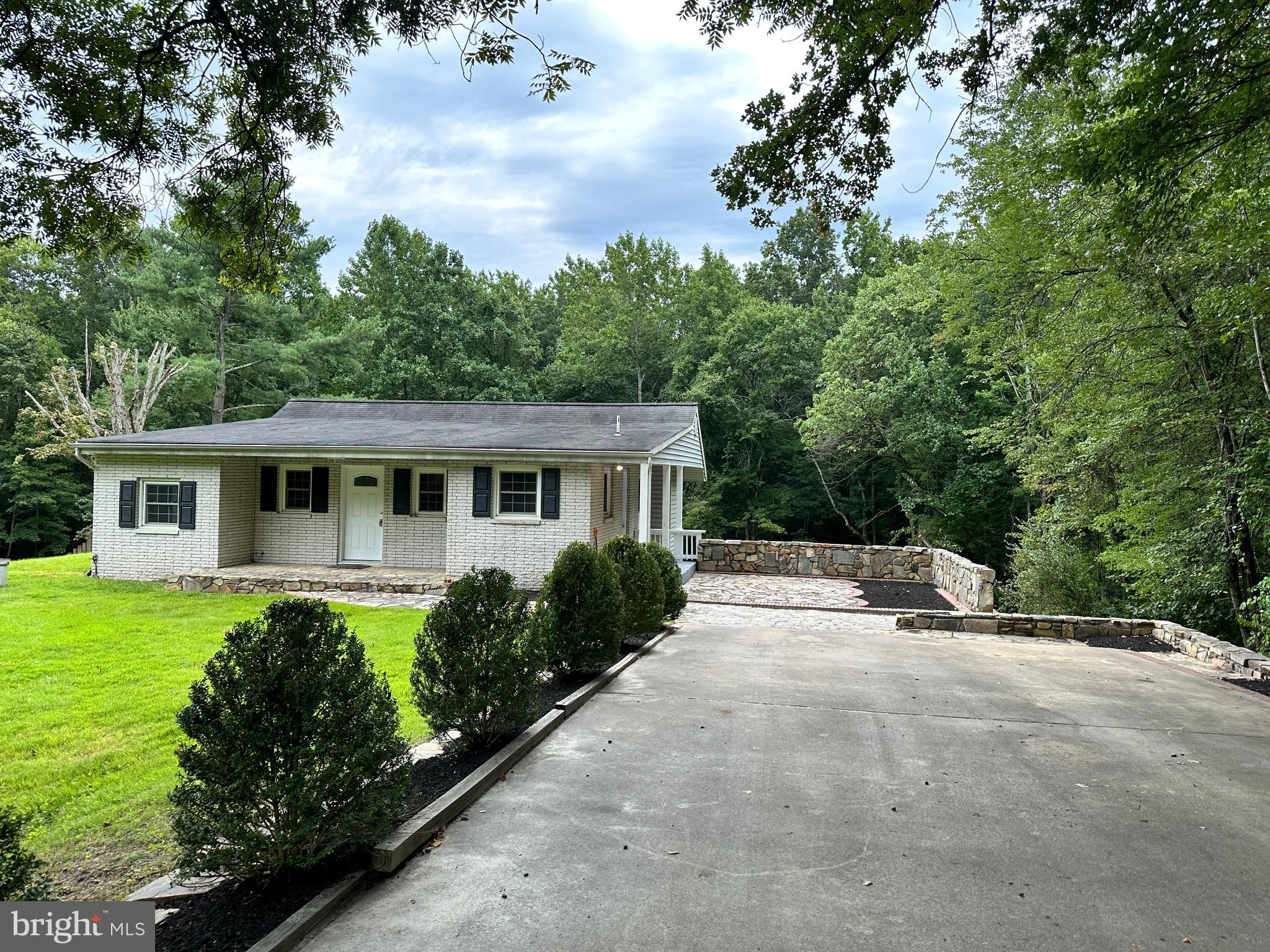 4745 Asdee Ln