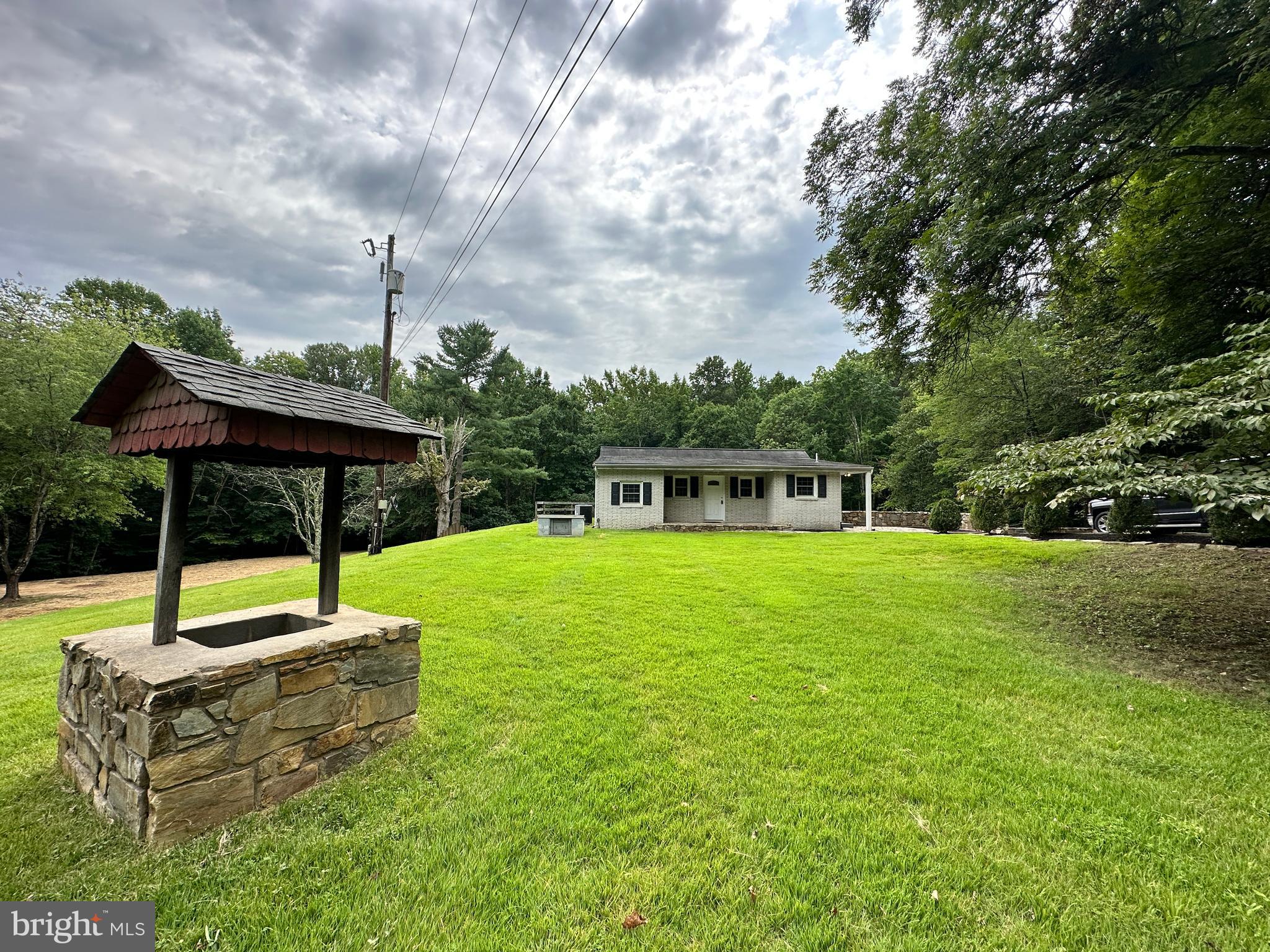 4745 Asdee Ln