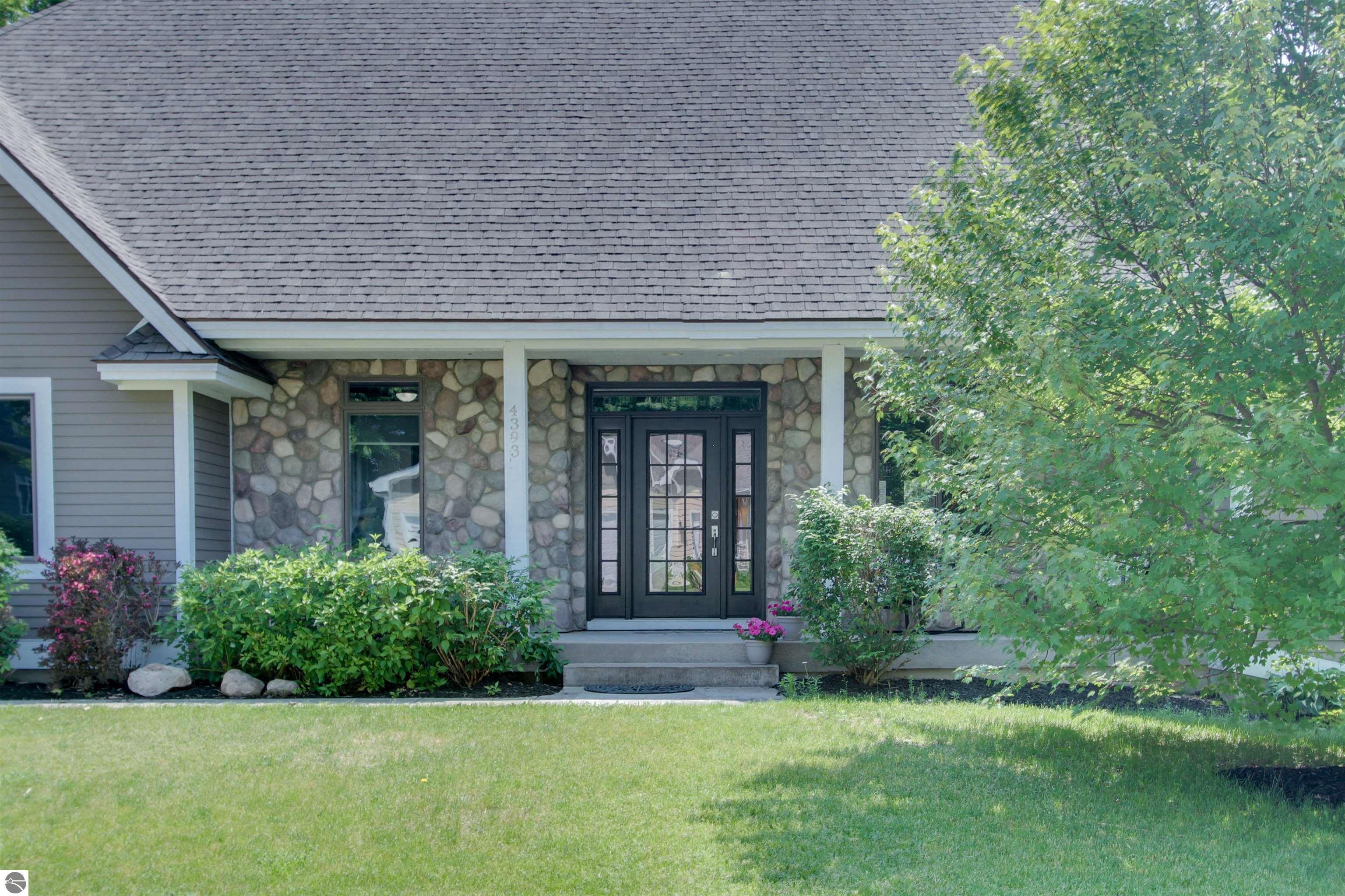 4393 Apple Tree Lane