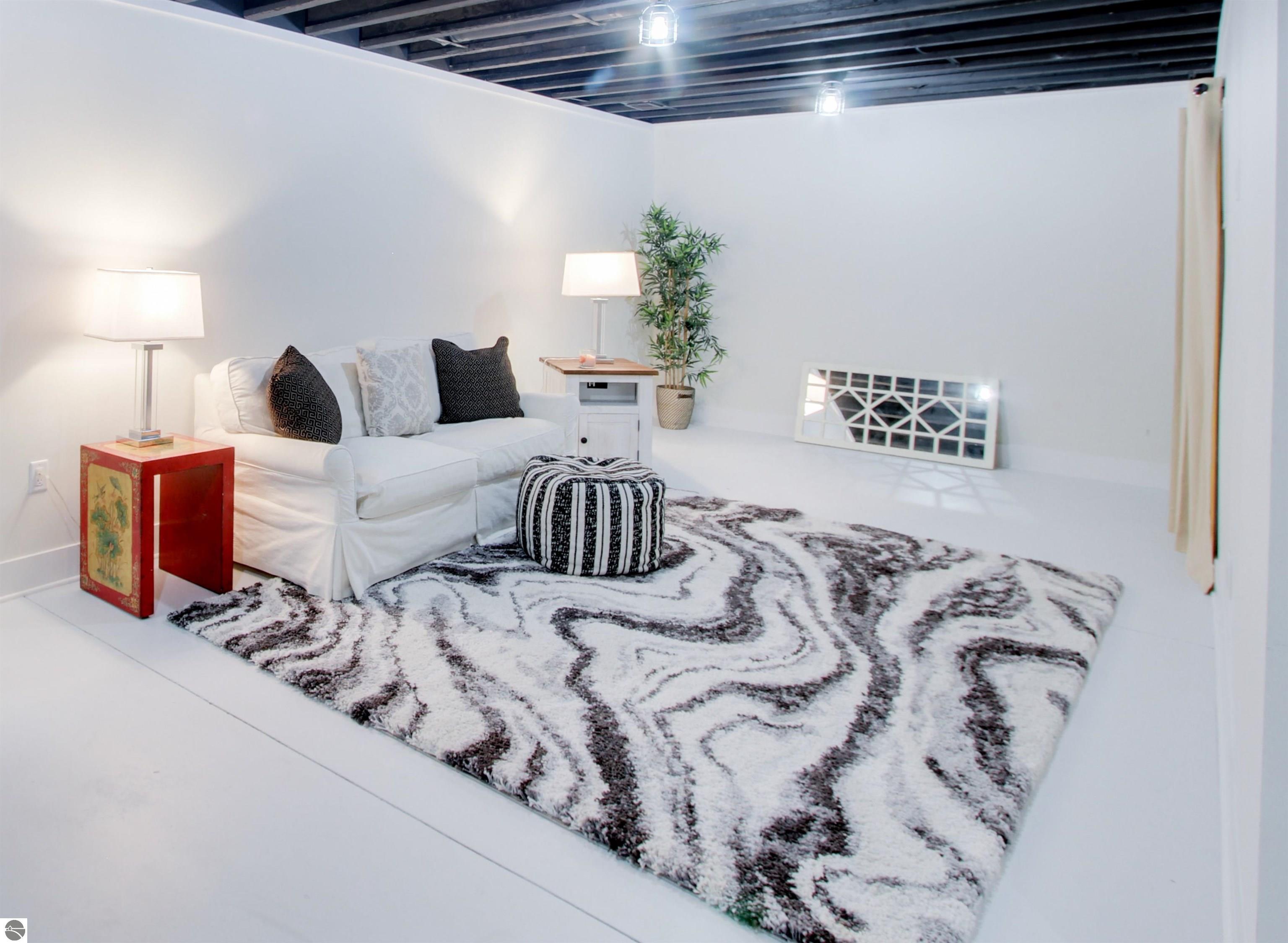 4393 Apple Tree Lane