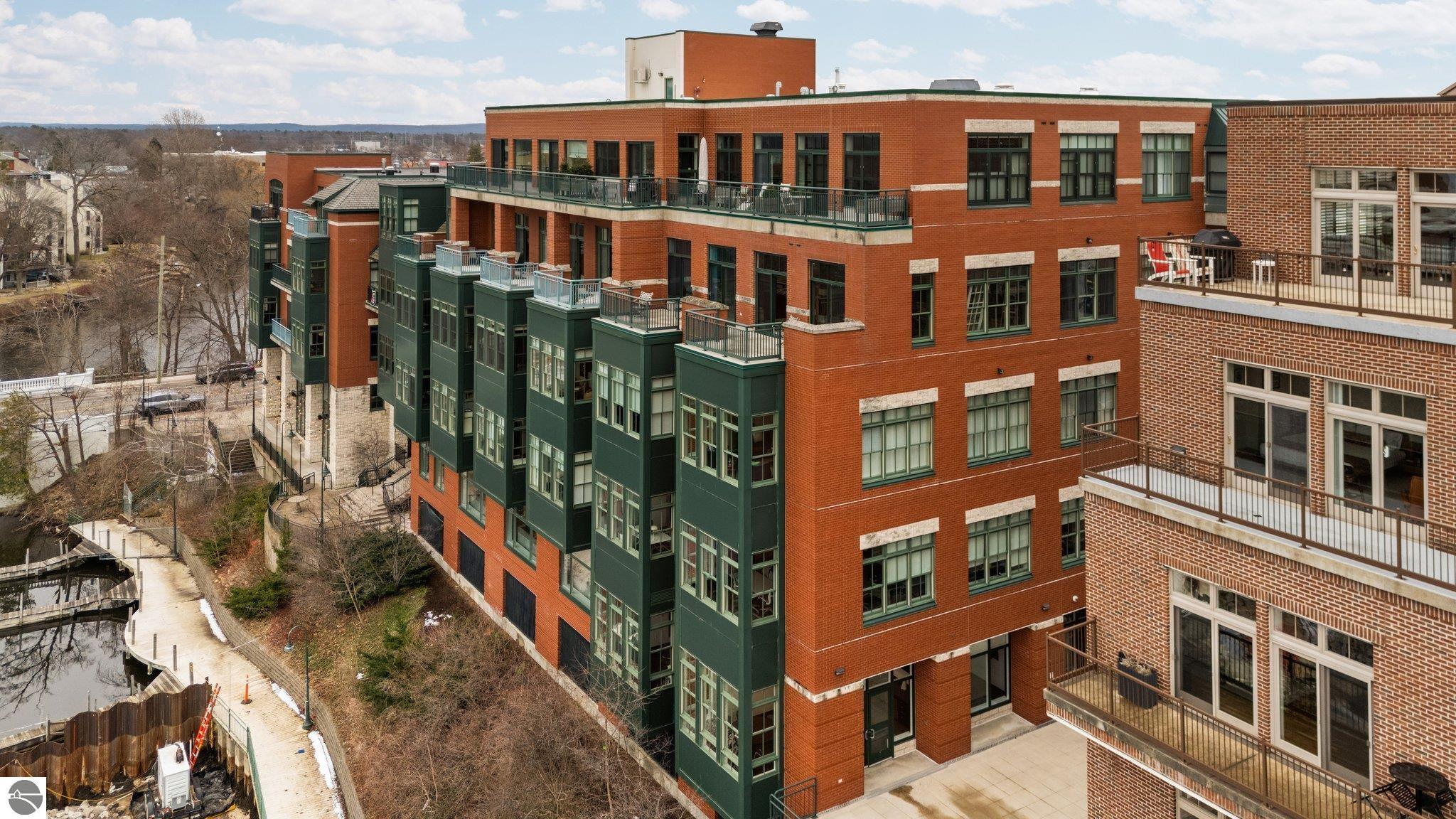 141 Rivers Edge Drive # 400