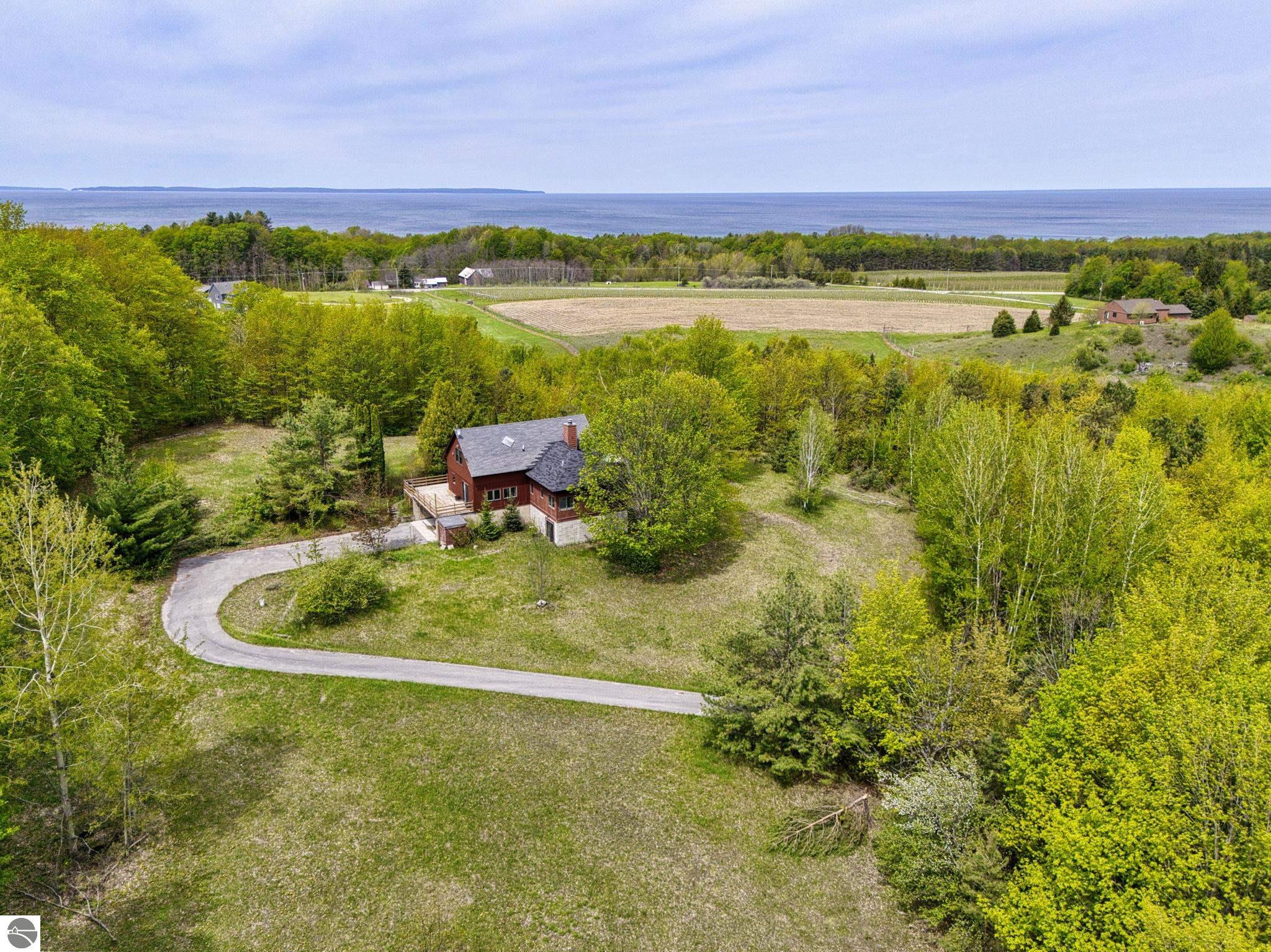 6400 N Manitou Trail