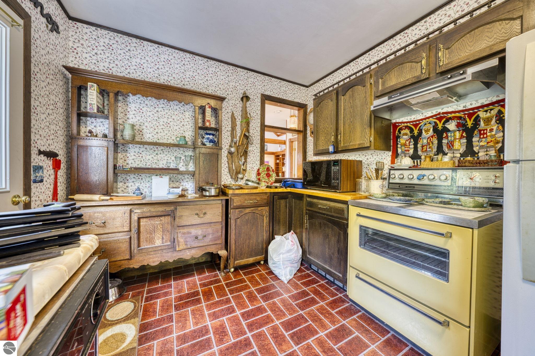 6400 N Manitou Trail