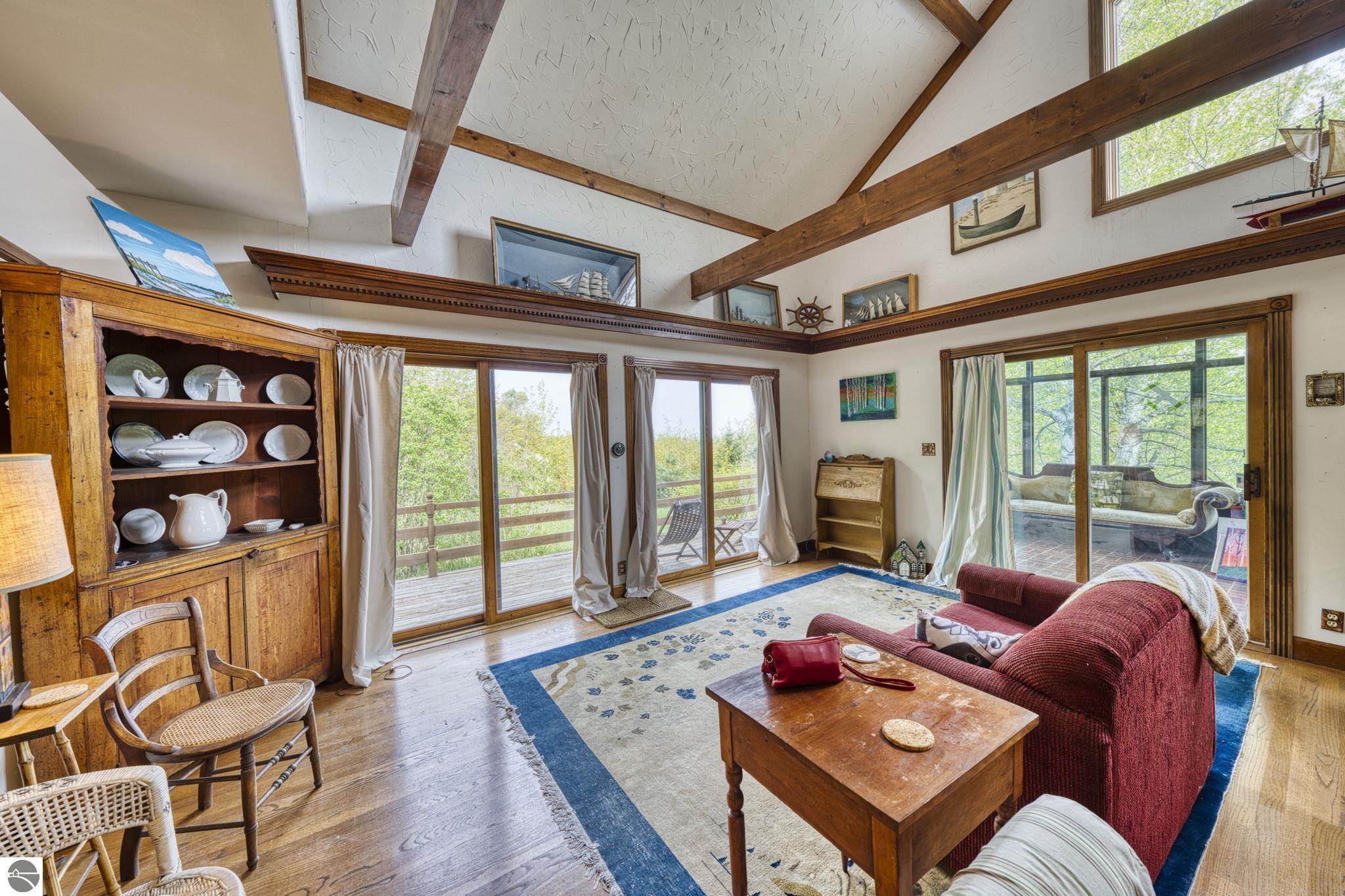 6400 N Manitou Trail