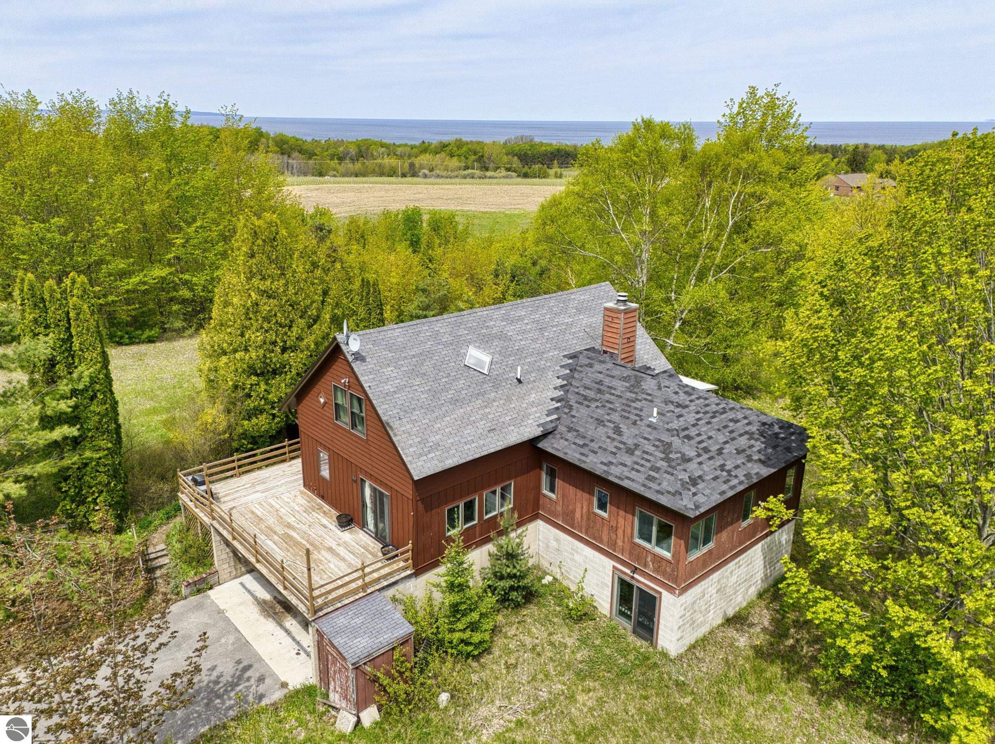 6400 N Manitou Trail