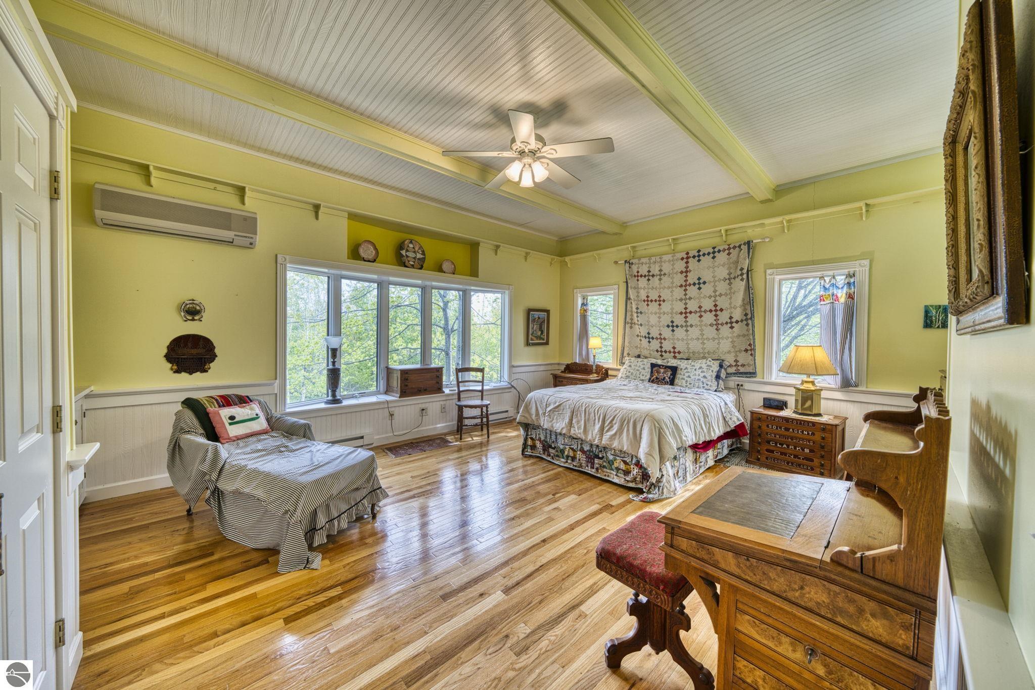 6400 N Manitou Trail