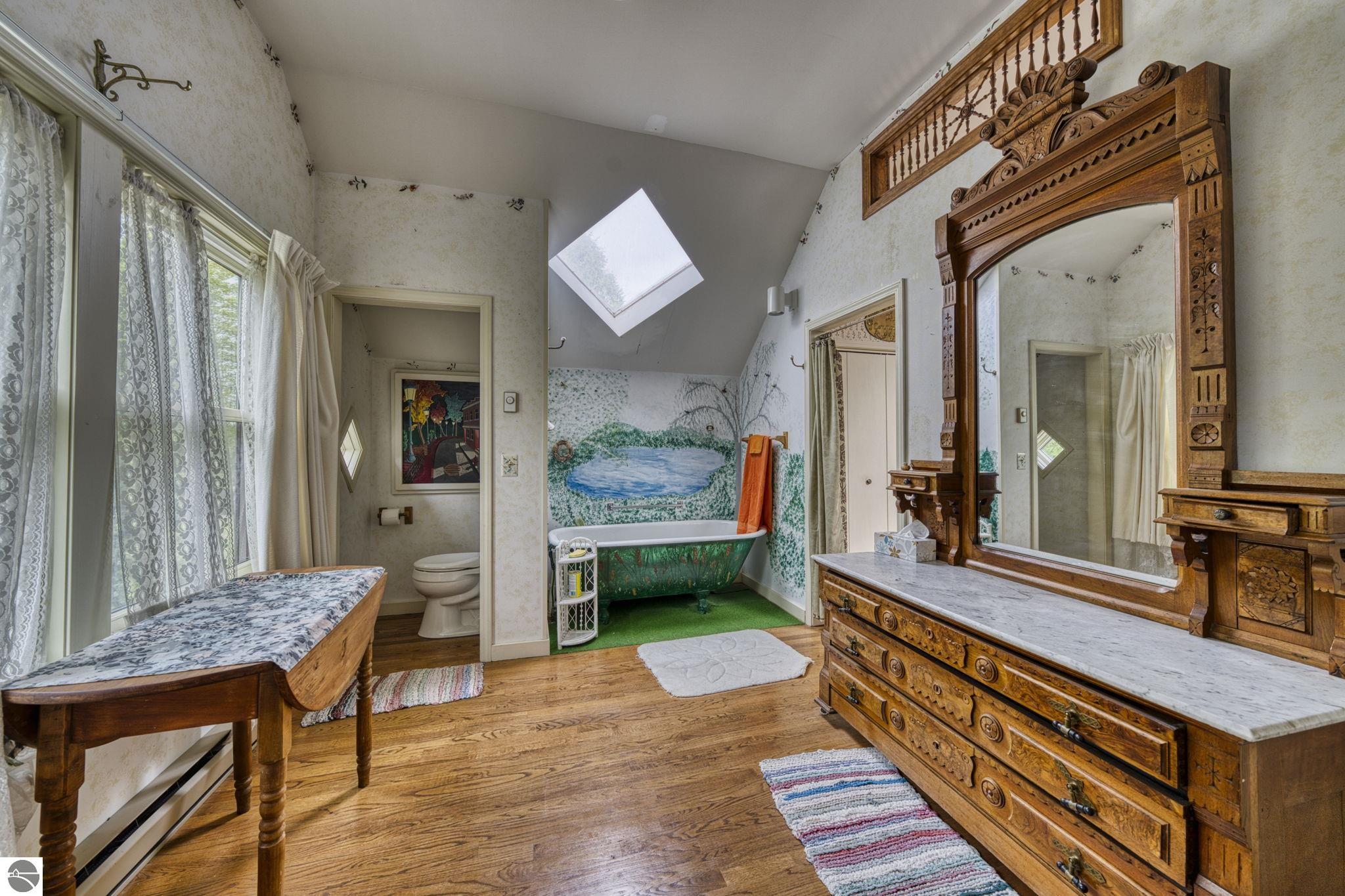 6400 N Manitou Trail