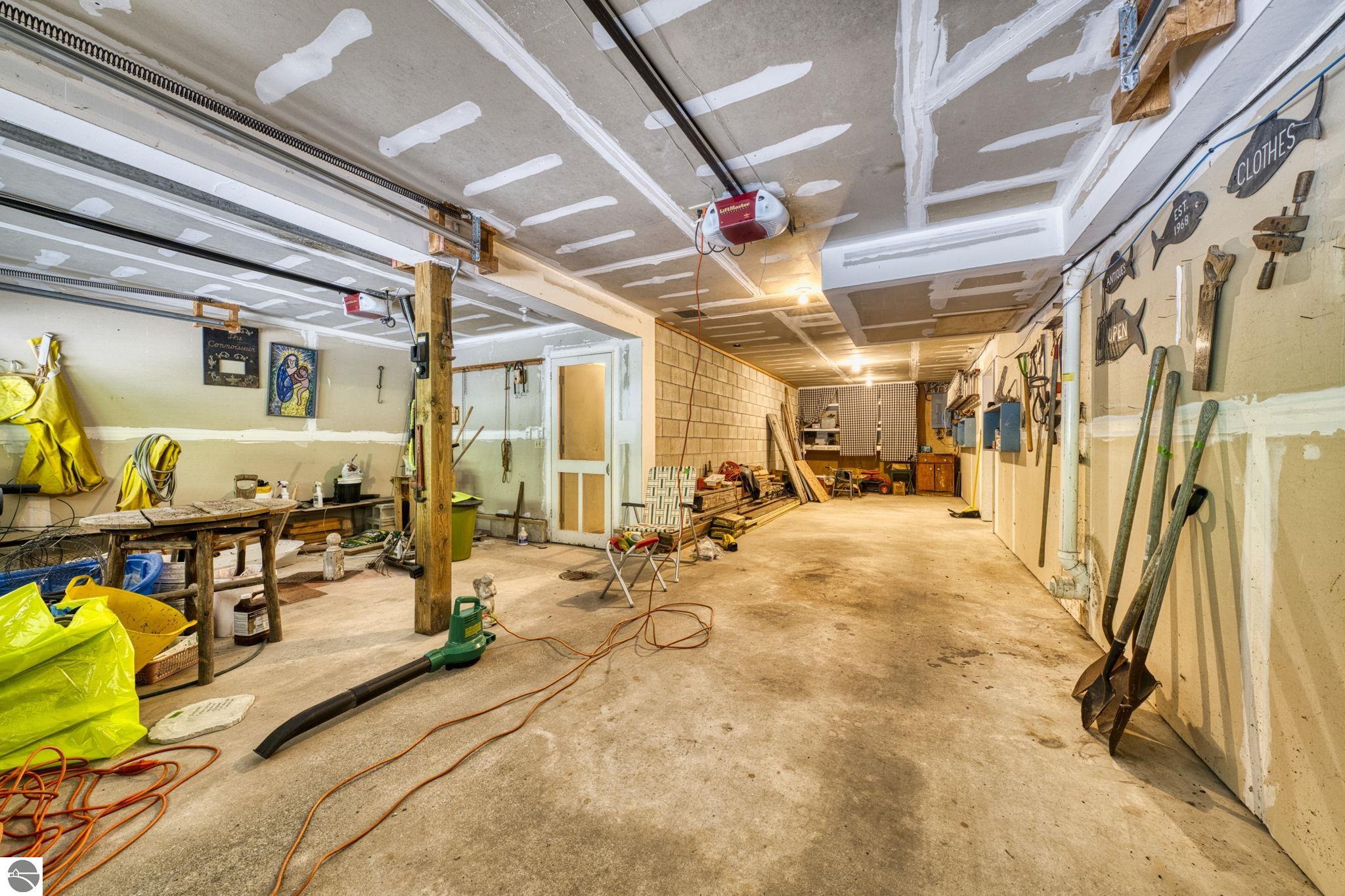 6400 N Manitou Trail