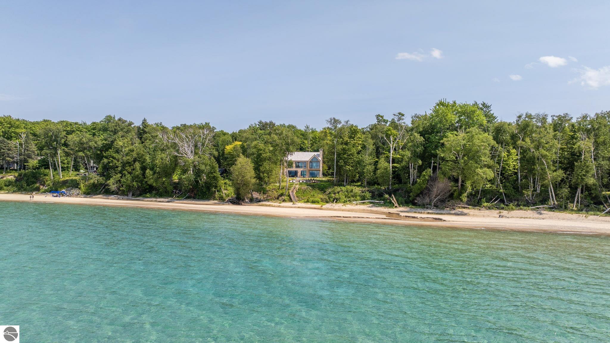 6987 N Manitou Trail