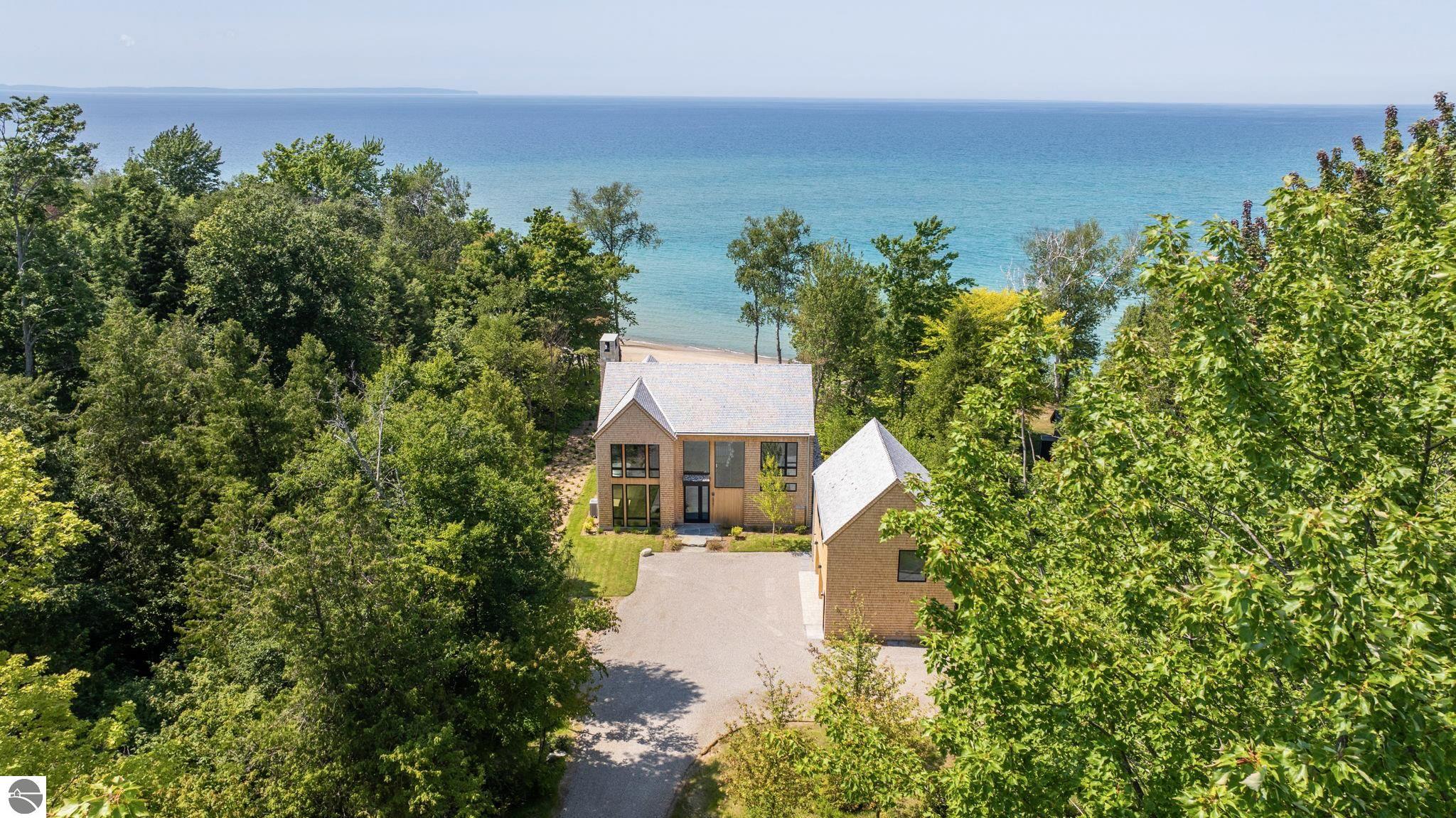 6987 N Manitou Trail