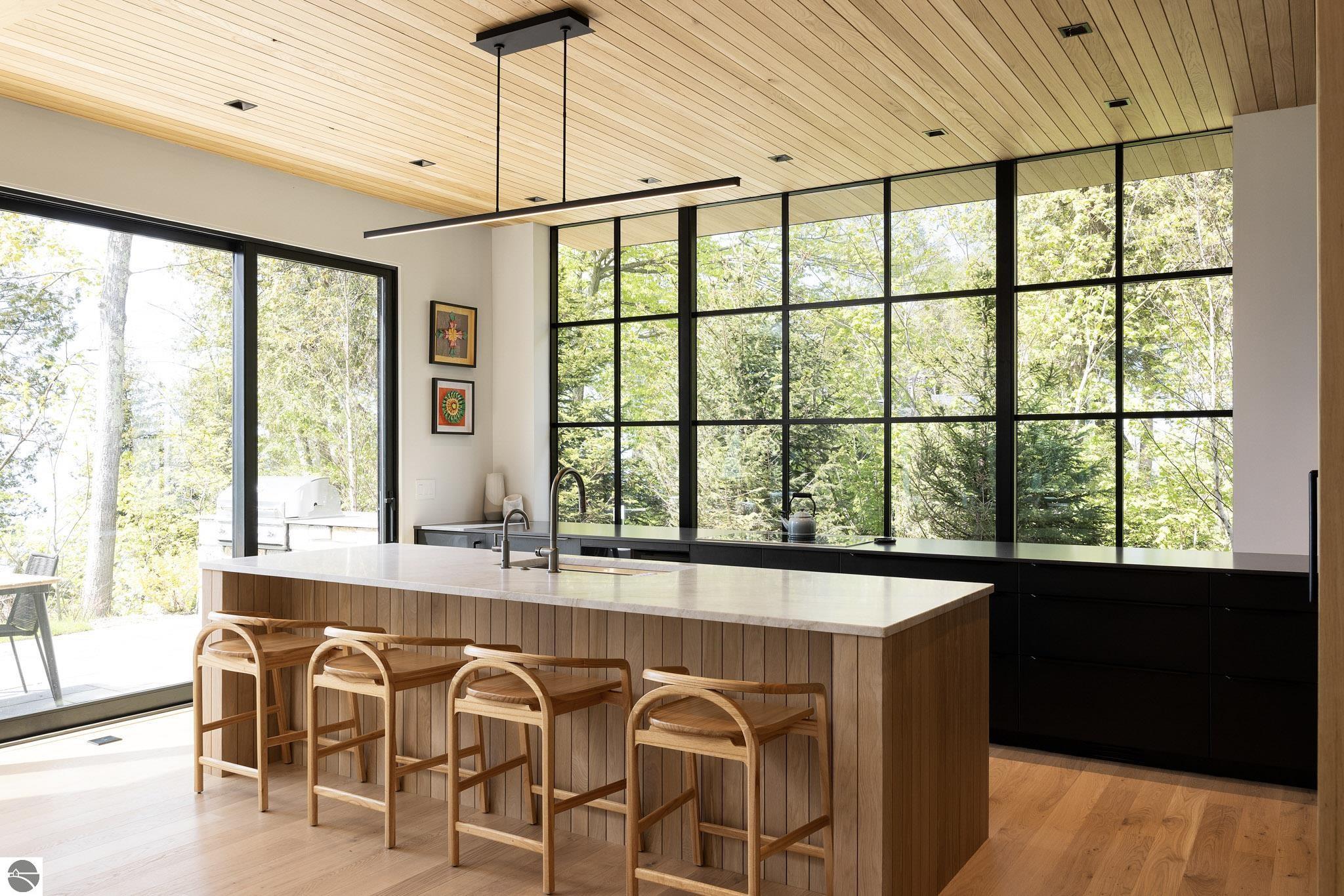 6987 N Manitou Trail