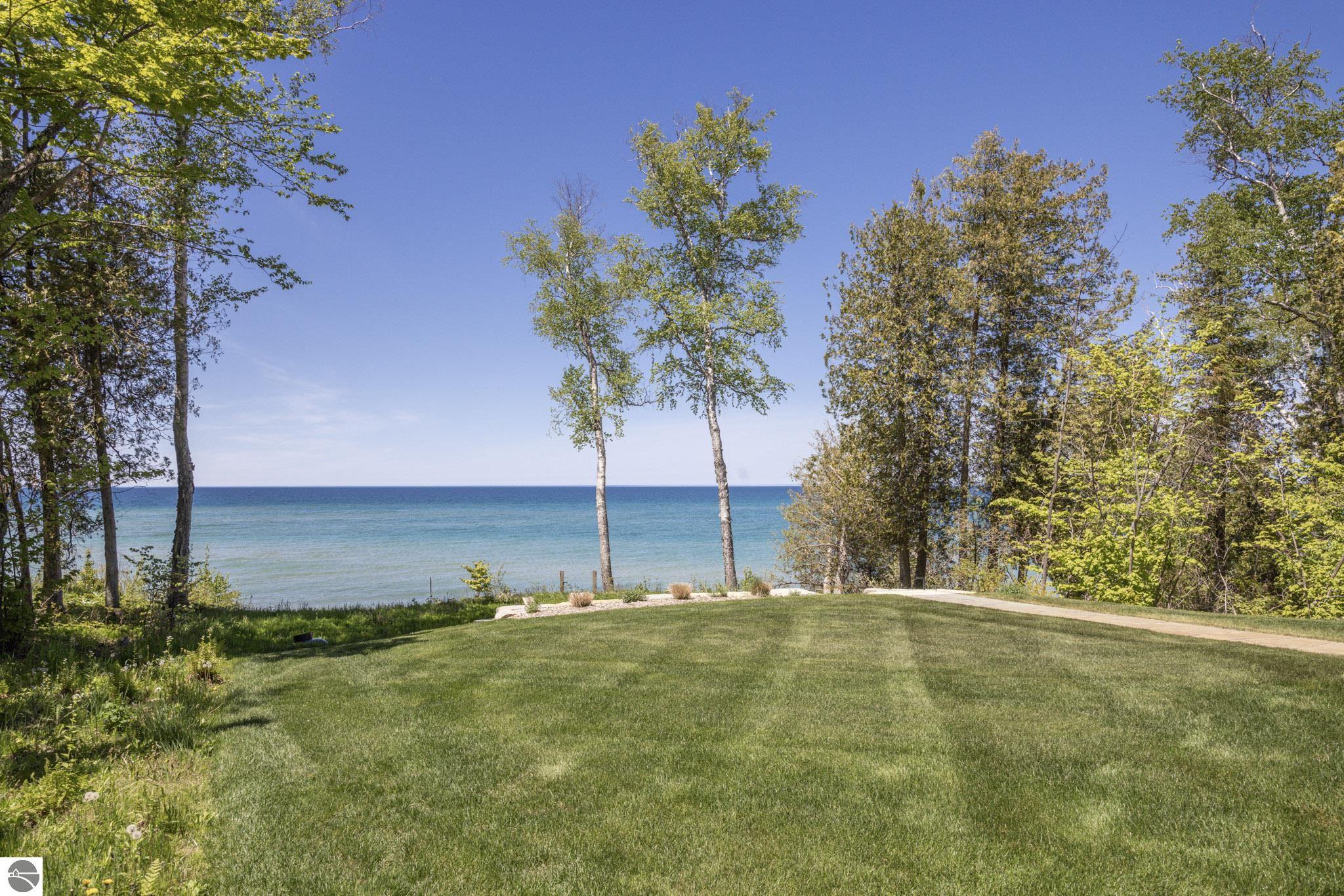 6987 N Manitou Trail