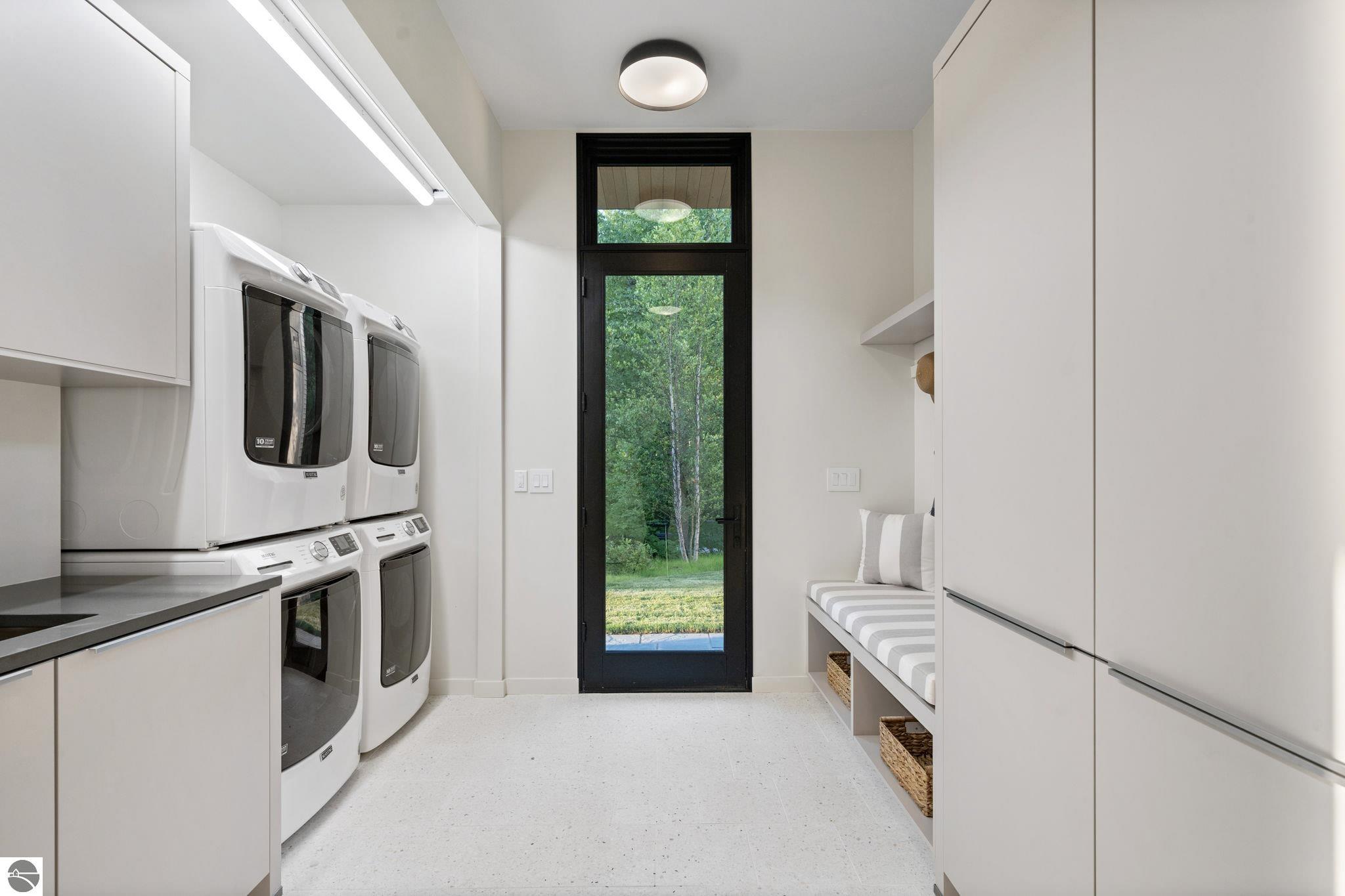 6987 N Manitou Trail