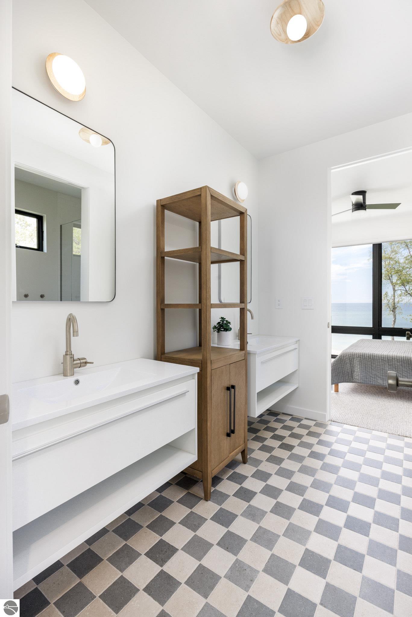 6987 N Manitou Trail