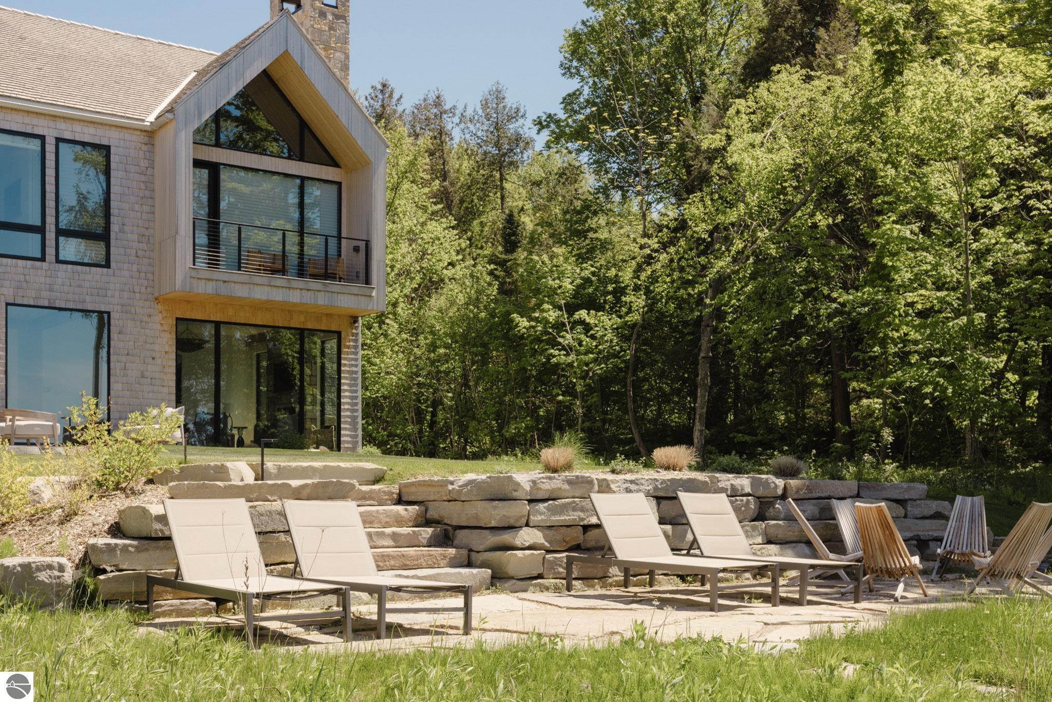 6987 N Manitou Trail