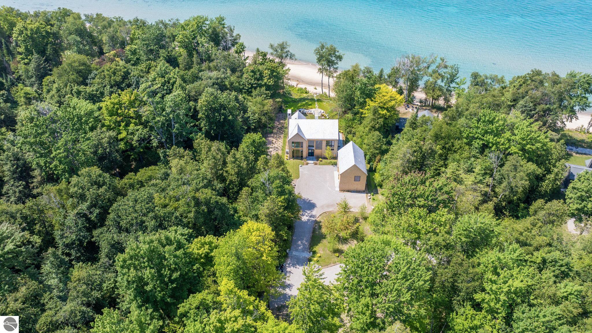 6987 N Manitou Trail