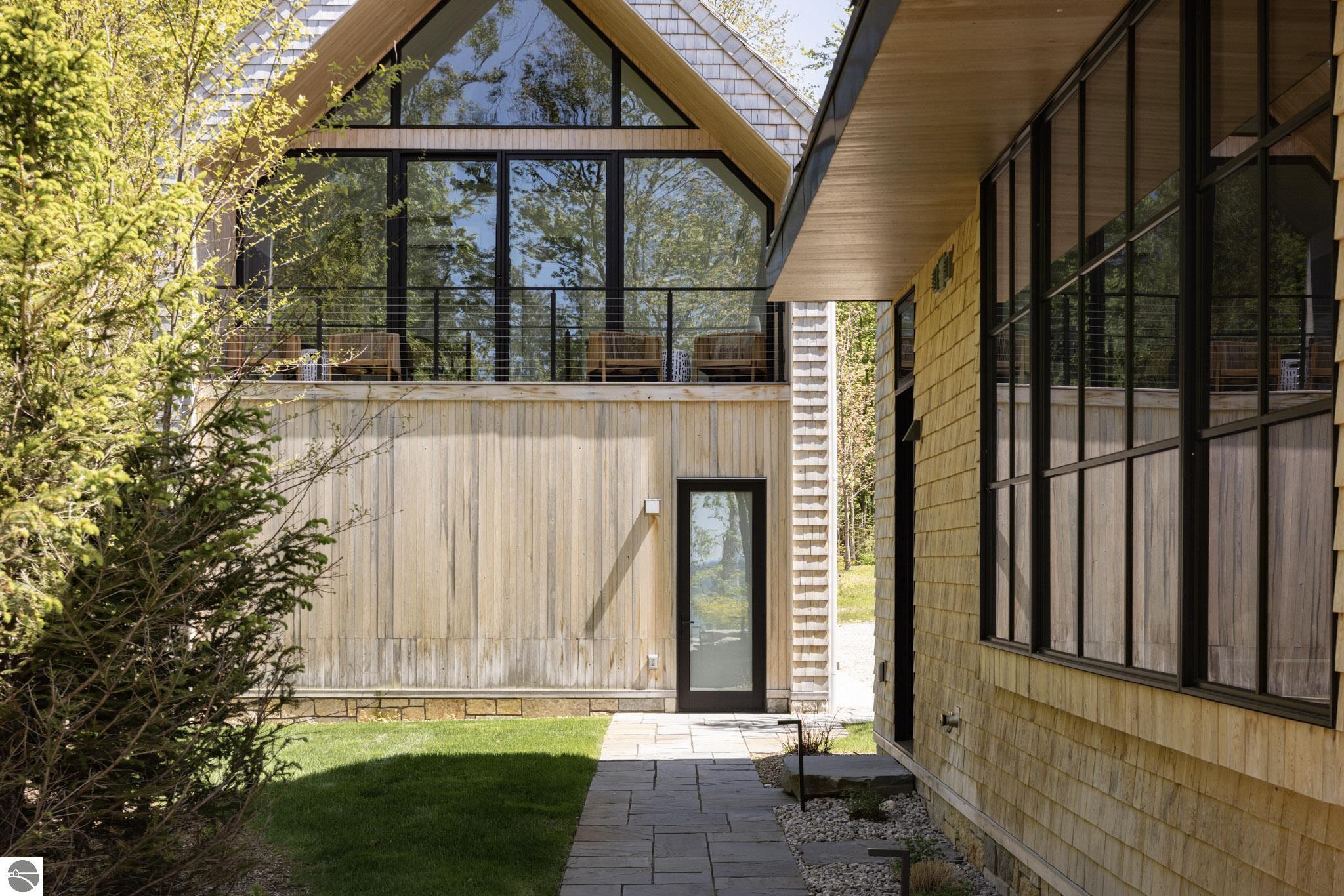 6987 N Manitou Trail