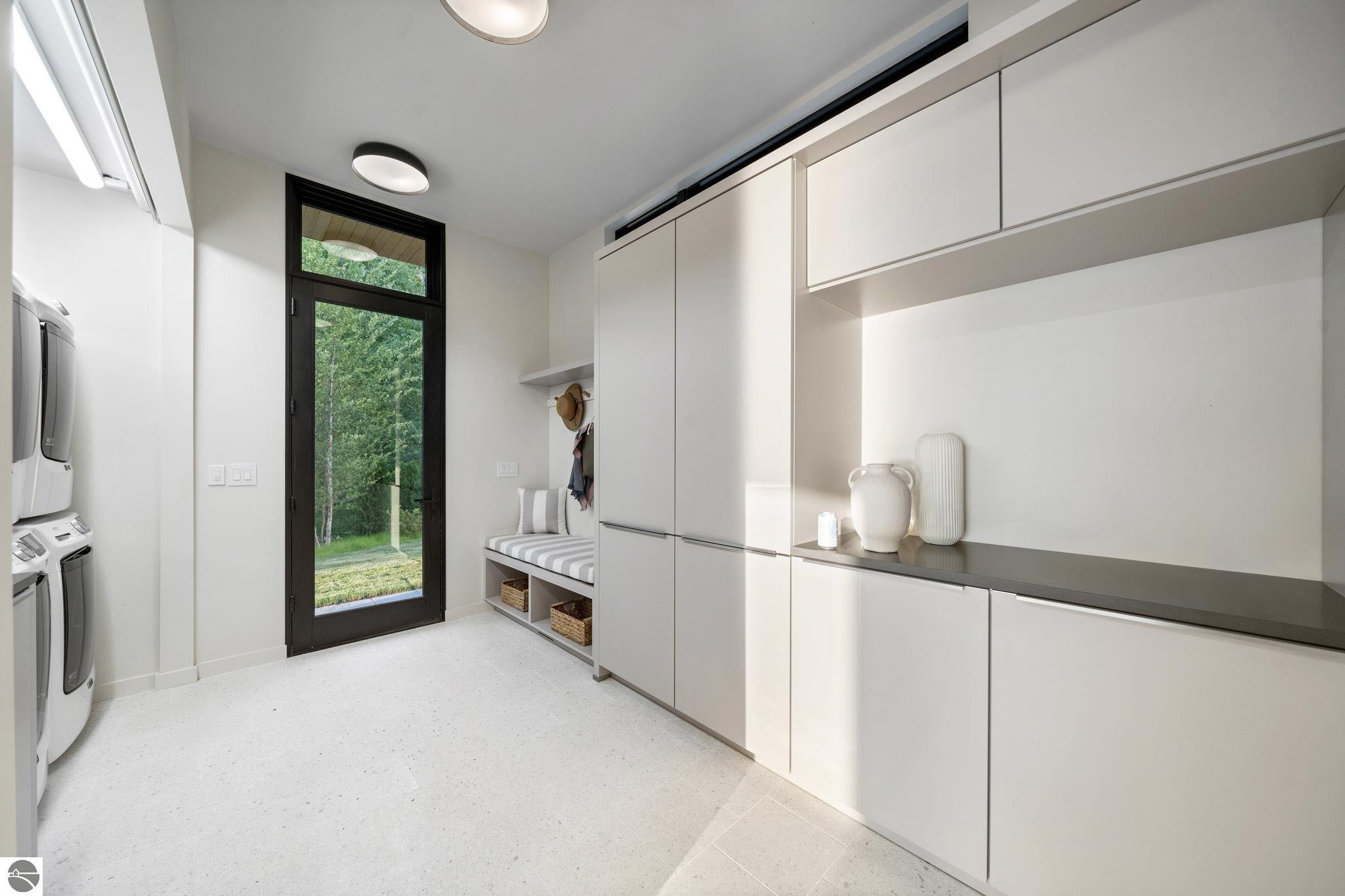 6987 N Manitou Trail