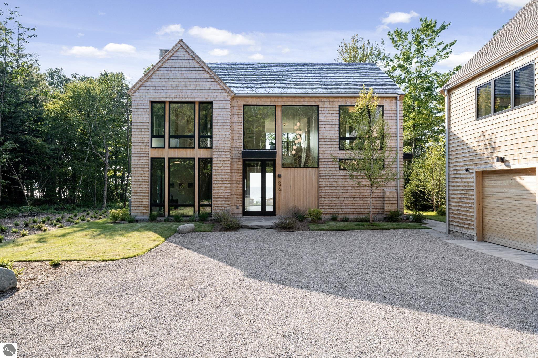 6987 N Manitou Trail