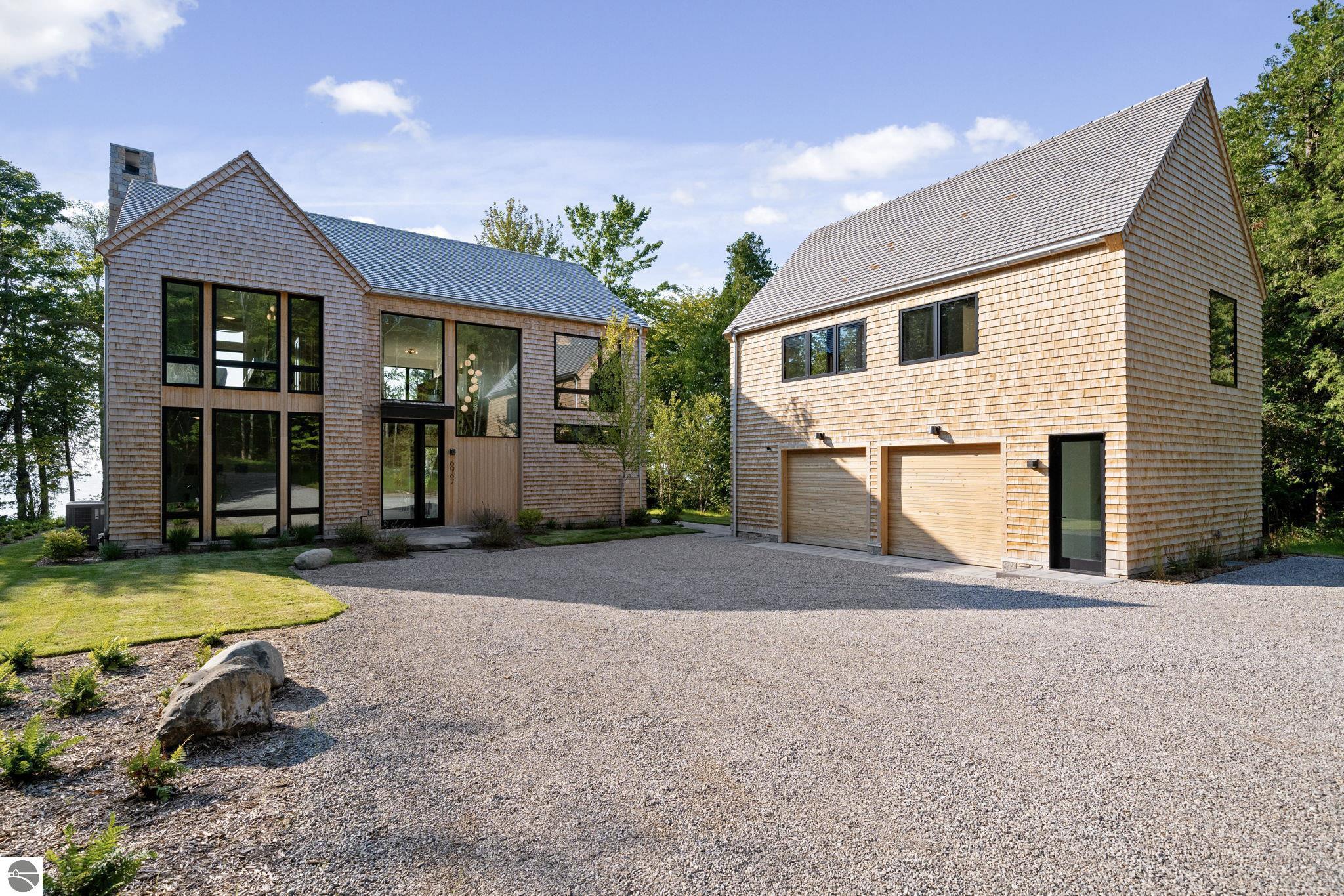 6987 N Manitou Trail