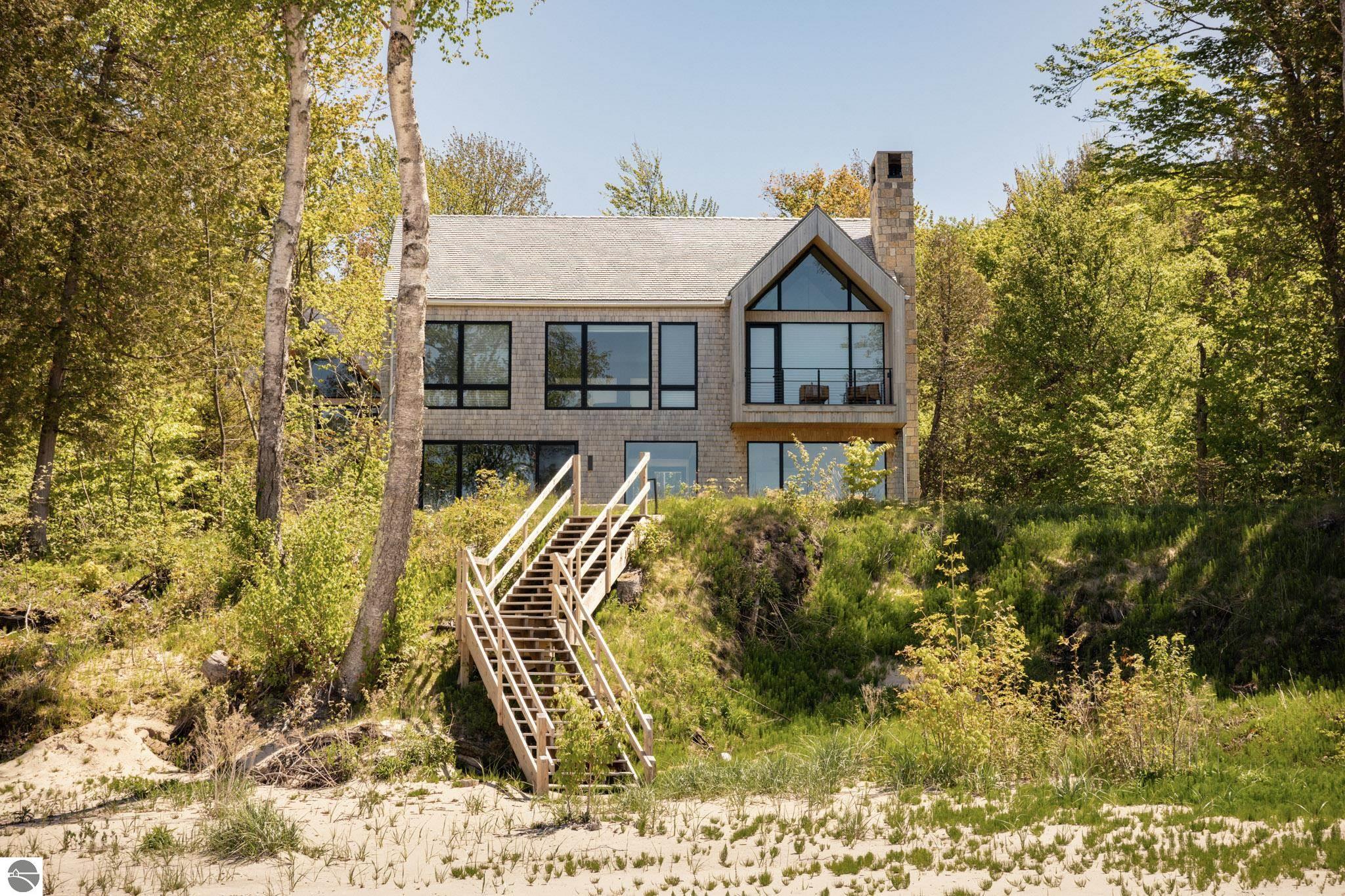 6987 N Manitou Trail