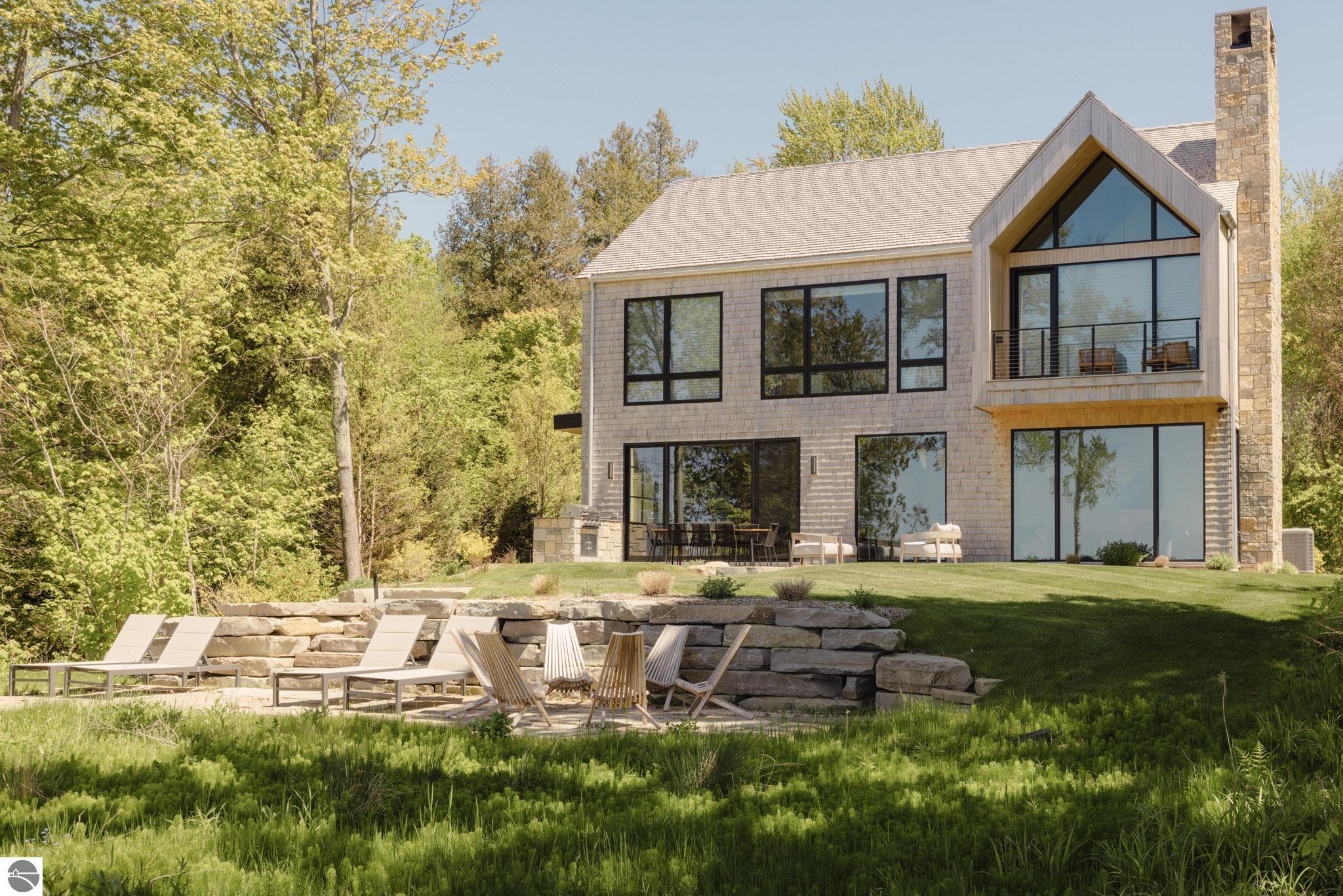 6987 N Manitou Trail