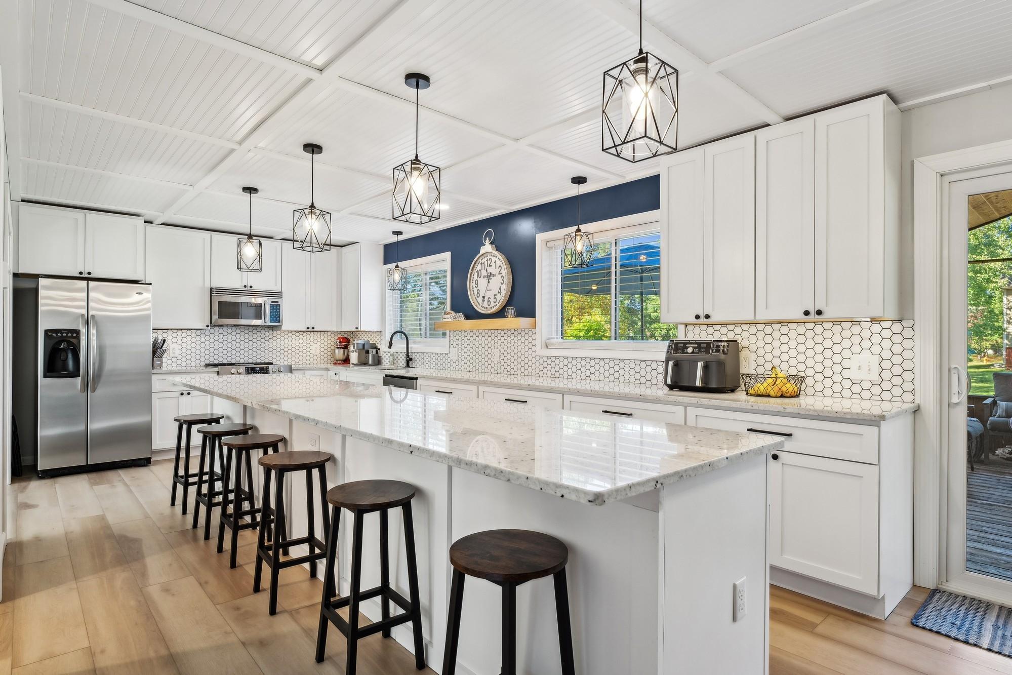 3335 Everest Court N