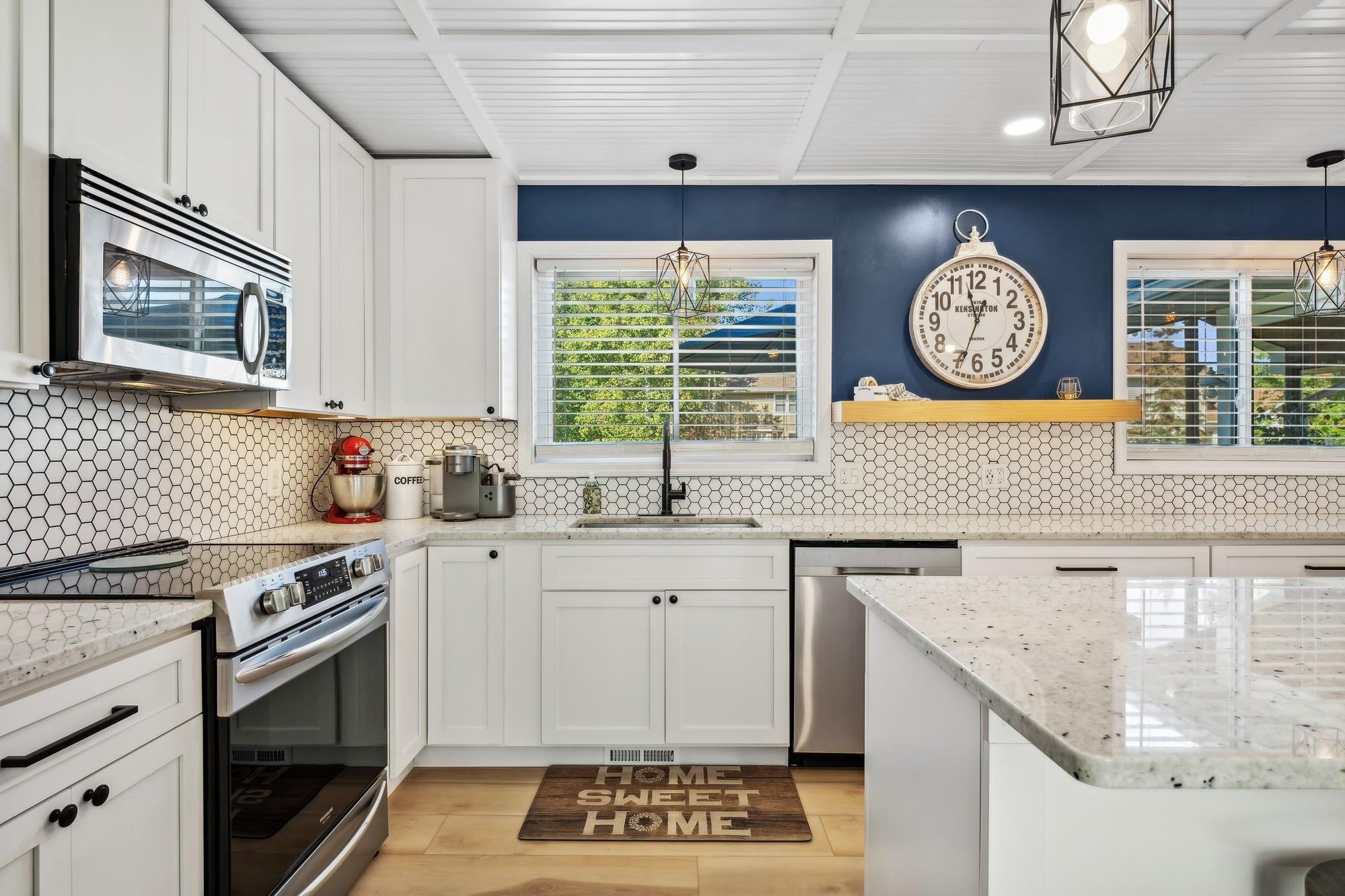 3335 Everest Court N