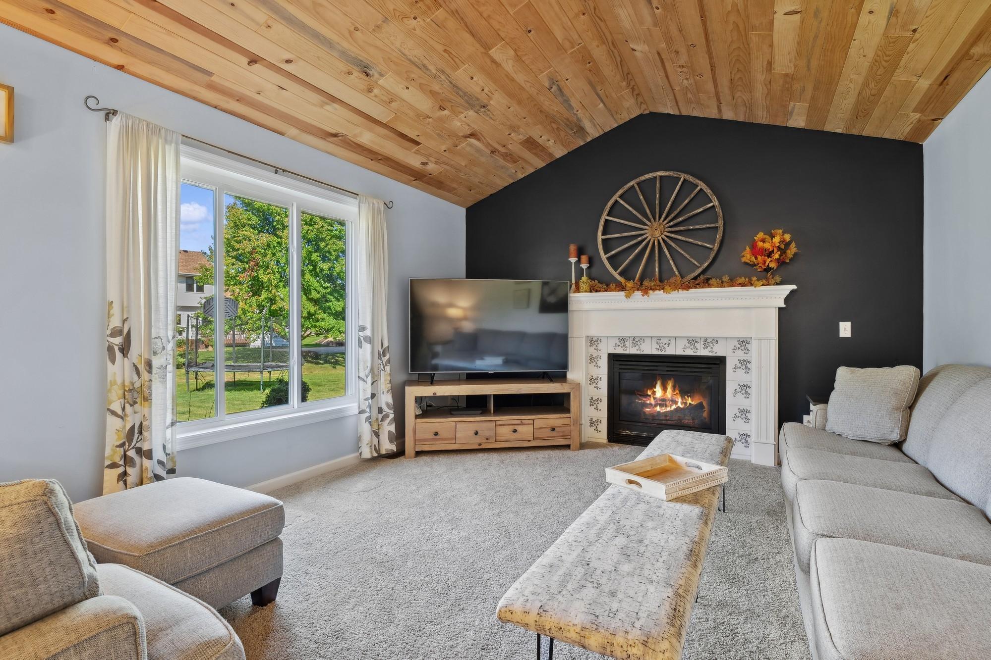 3335 Everest Court N