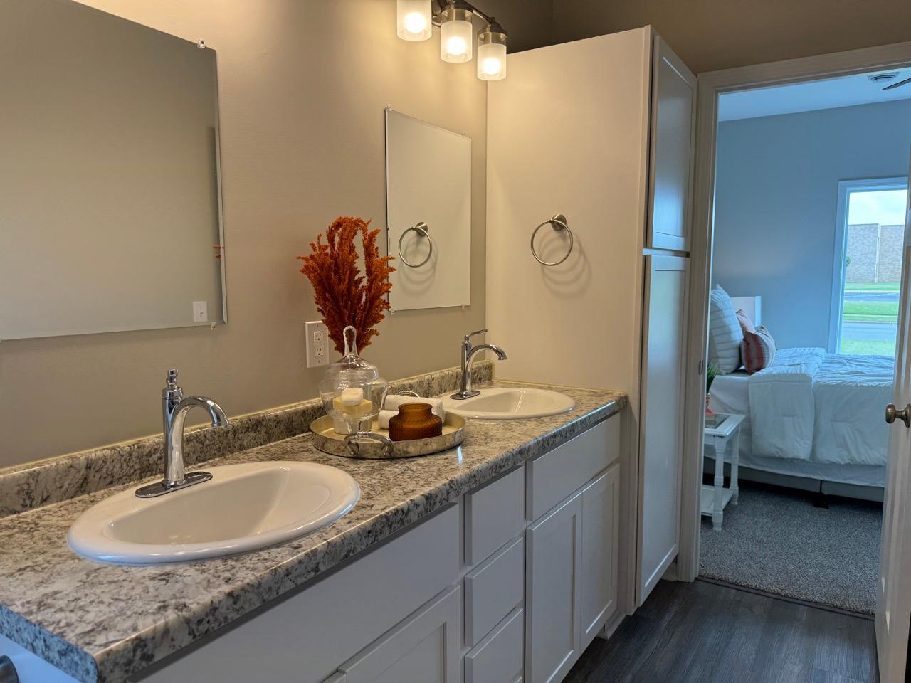 718 Cherrywood Lane NE