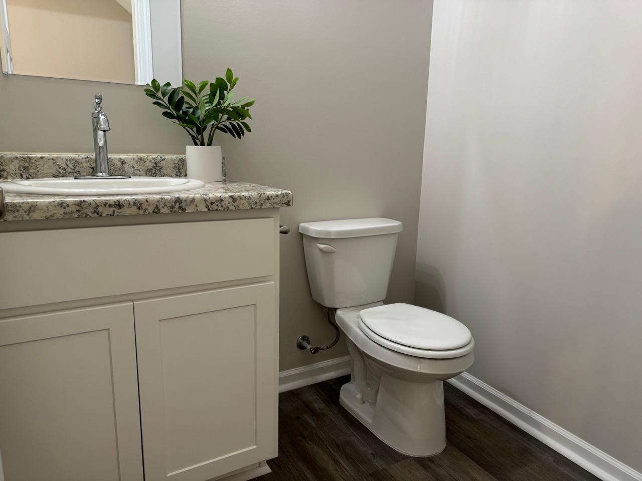 718 Cherrywood Lane NE