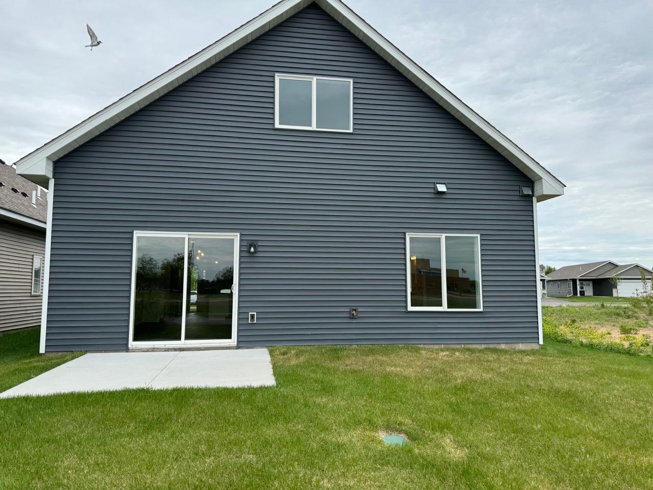 718 Cherrywood Lane NE