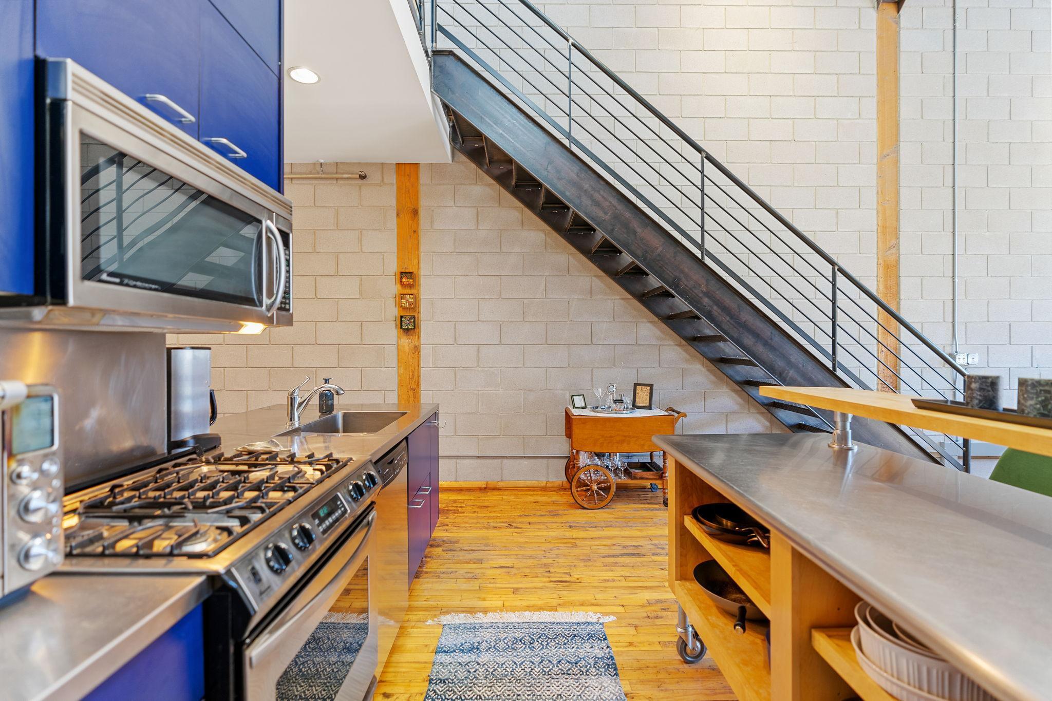 801 Washington Avenue N Unit: 313