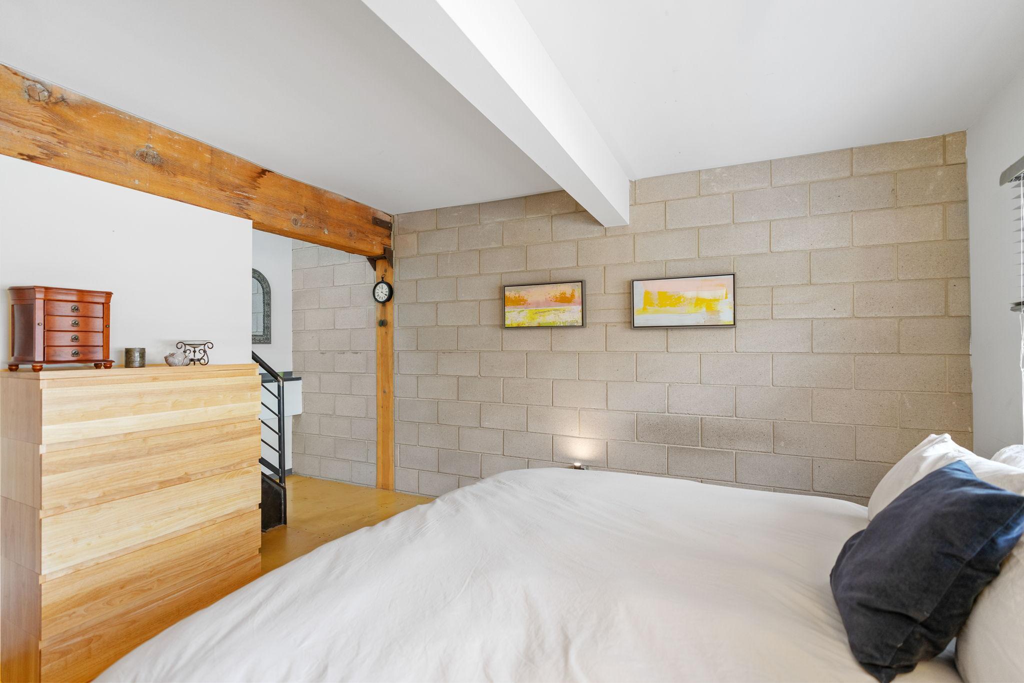 801 Washington Avenue N Unit: 313