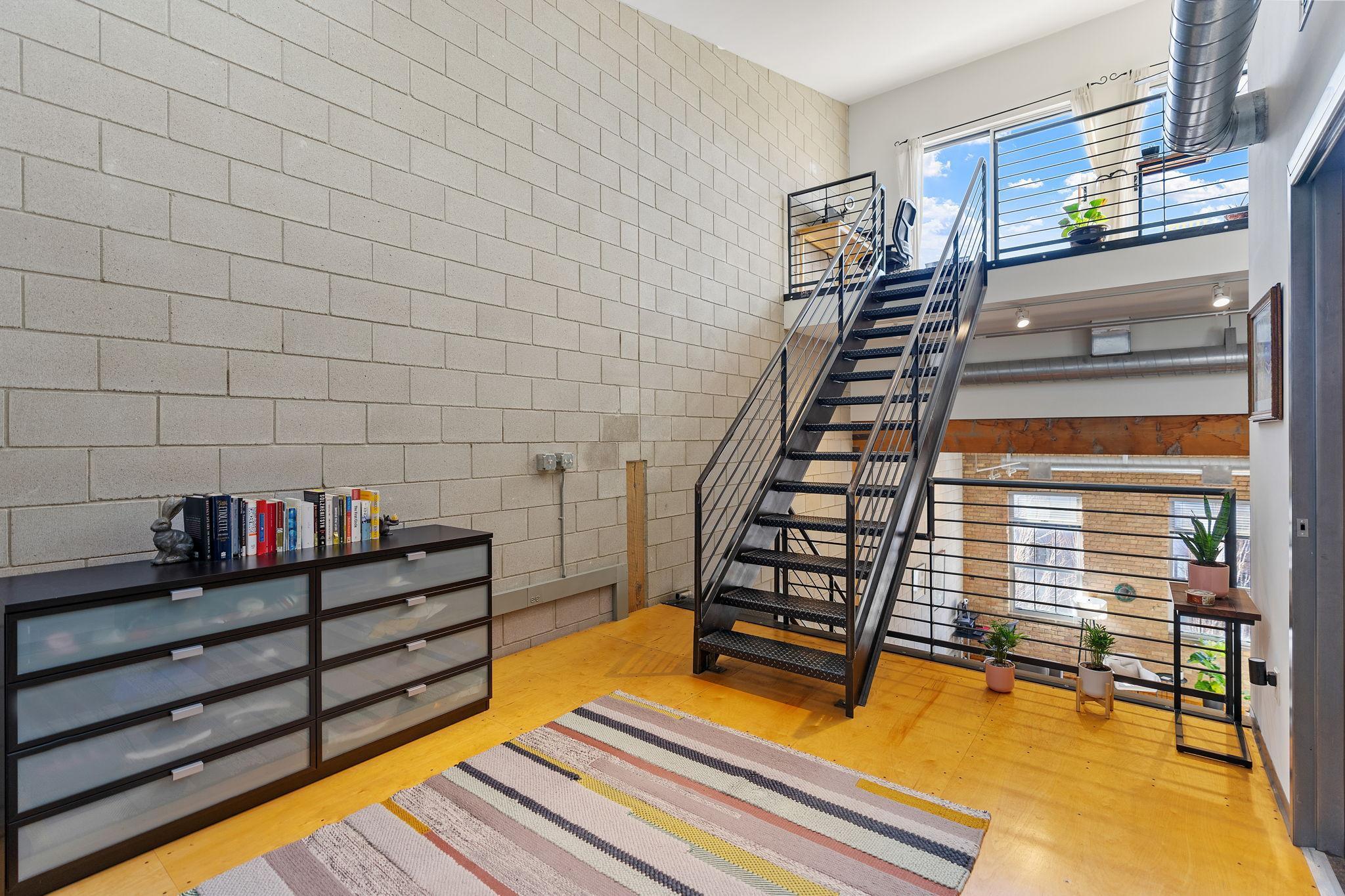 801 Washington Avenue N Unit: 313