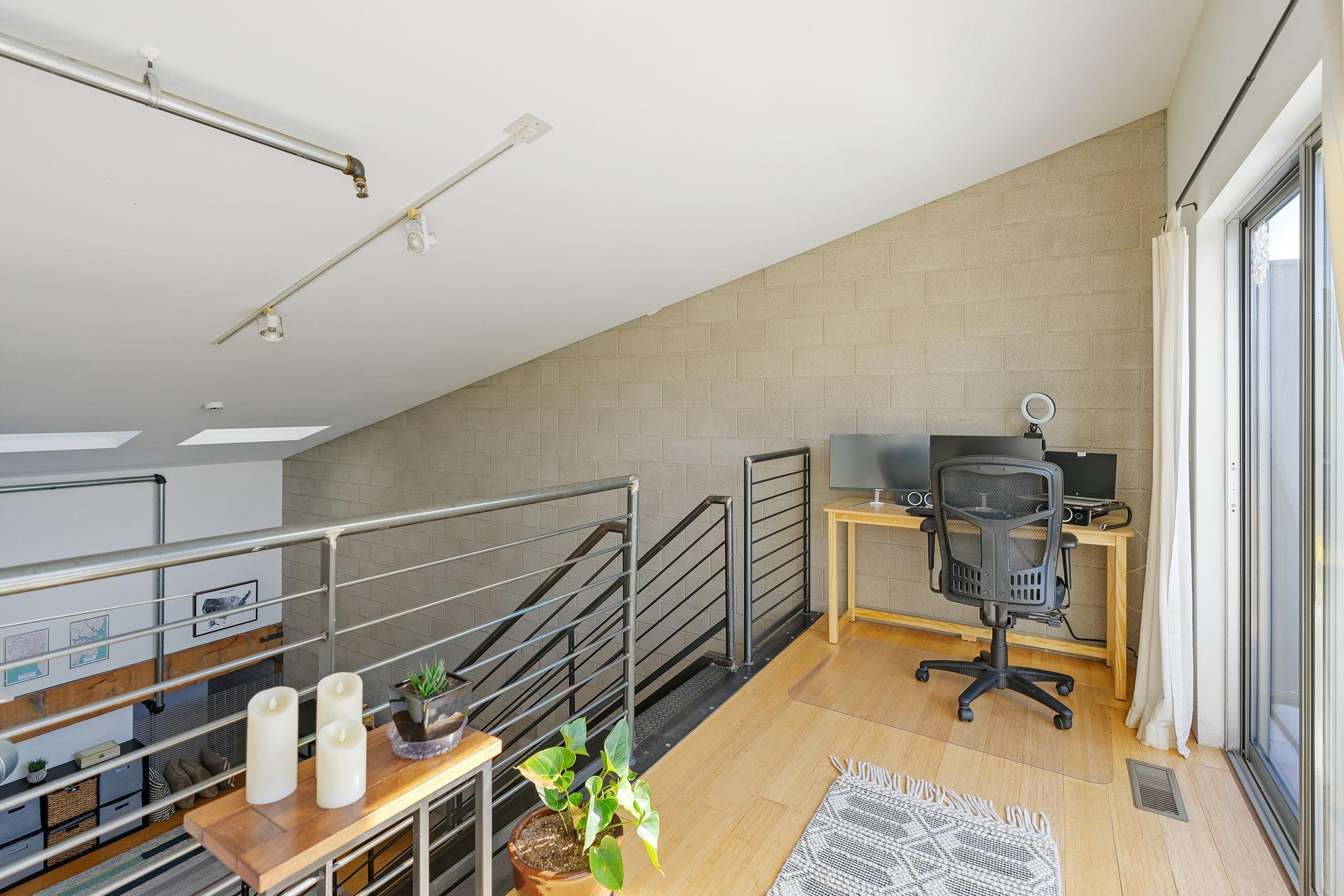 801 Washington Avenue N Unit: 313