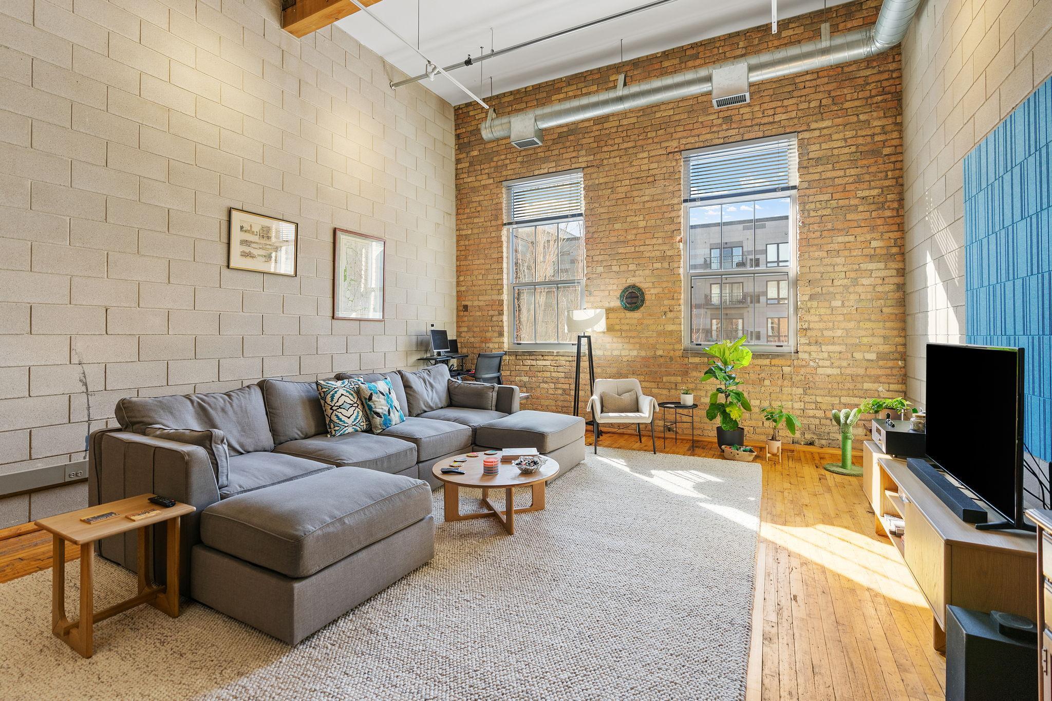 801 Washington Avenue N Unit: 313