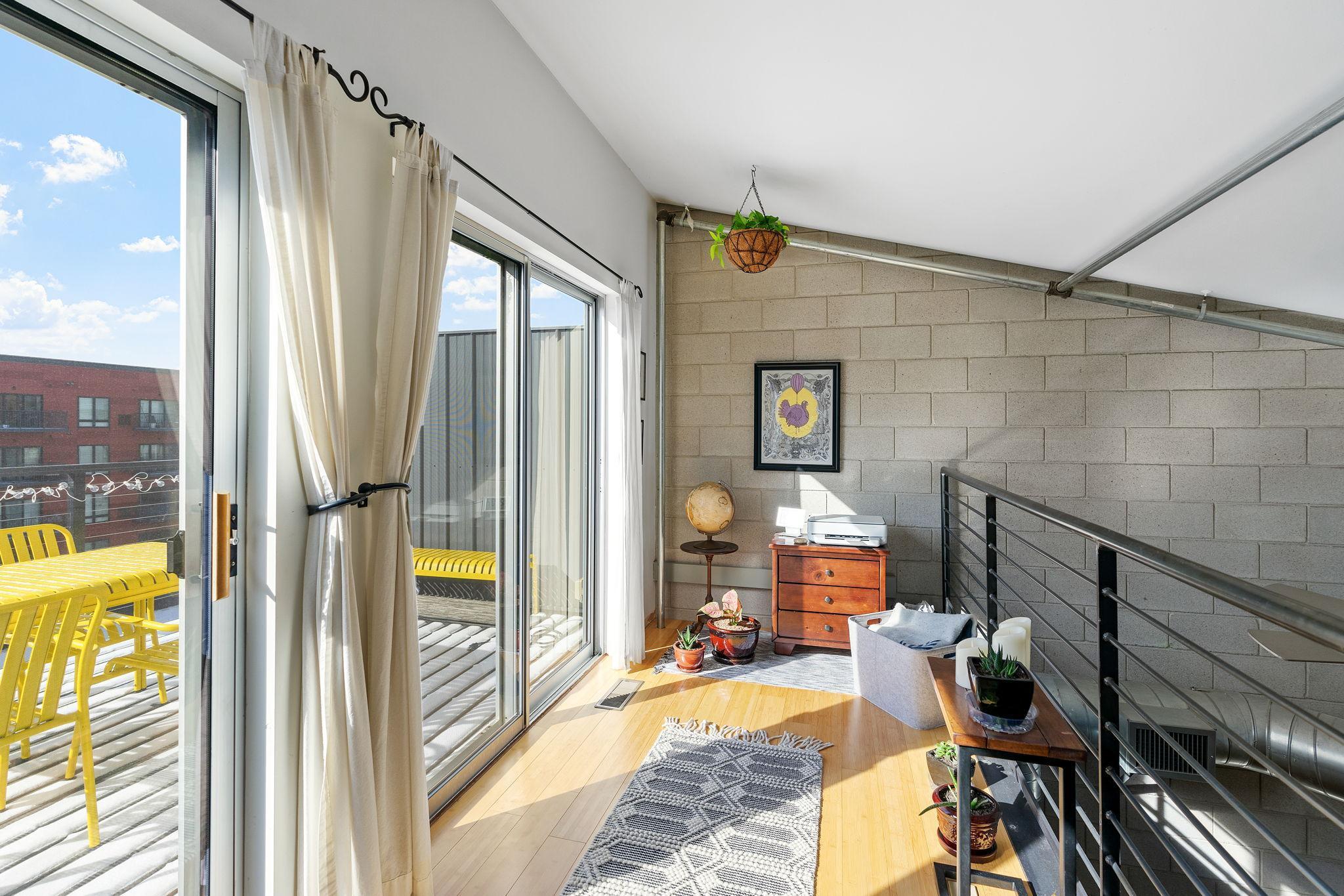 801 Washington Avenue N Unit: 313