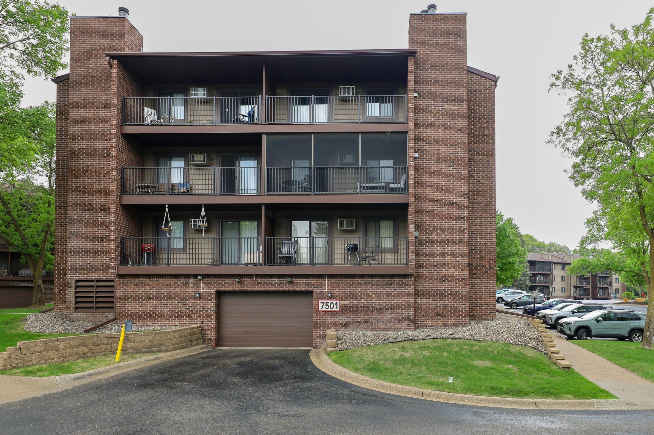 7501 W 101st Street Unit: 205