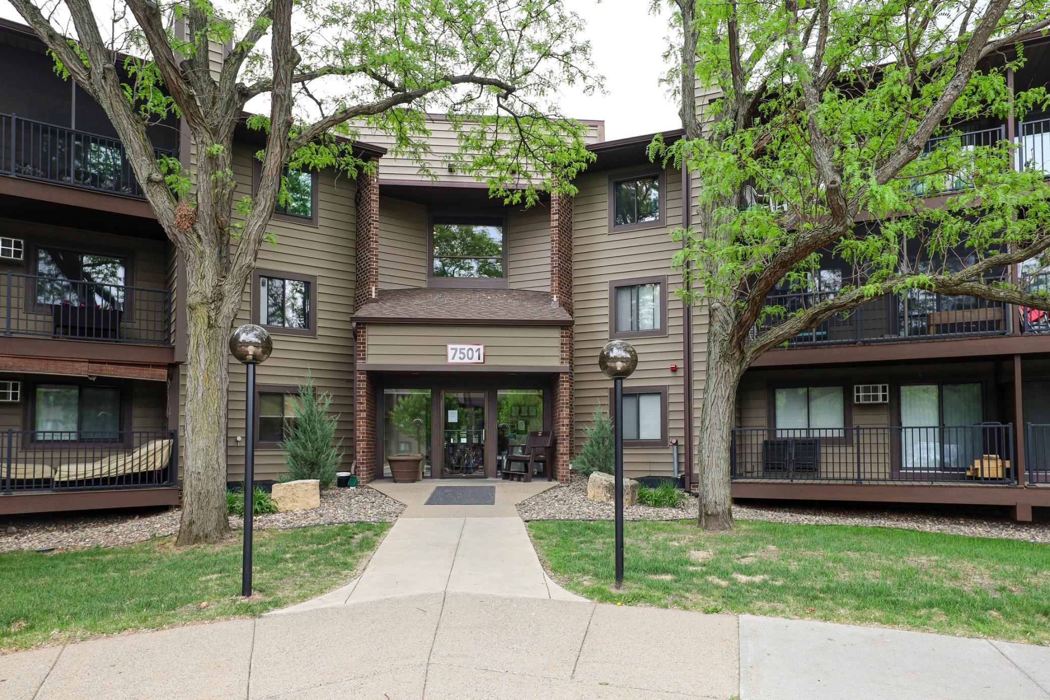 7501 W 101st Street Unit: 205