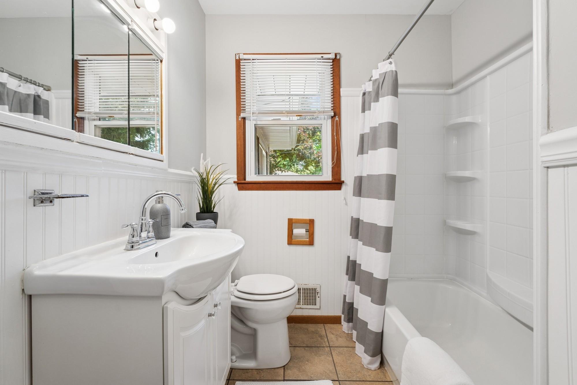 1193 Greystone Avenue N