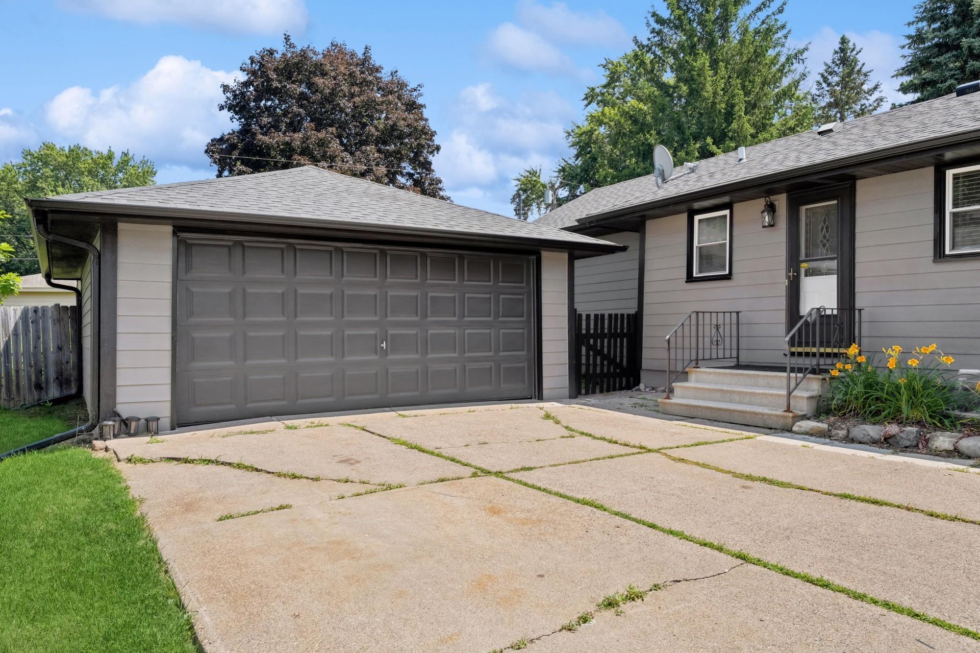 1193 Greystone Avenue N