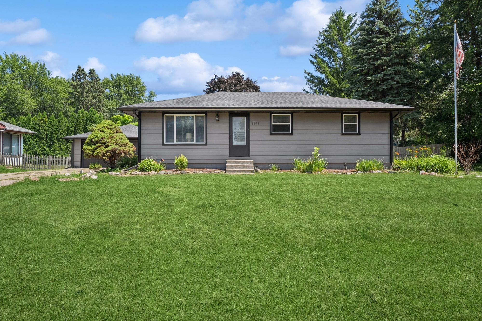 1193 Greystone Avenue N