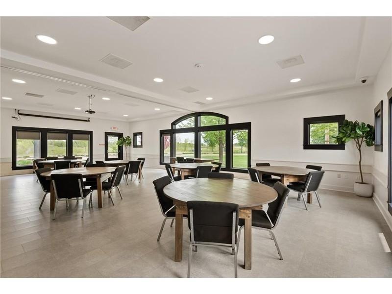 4905 Evergreen Drive N