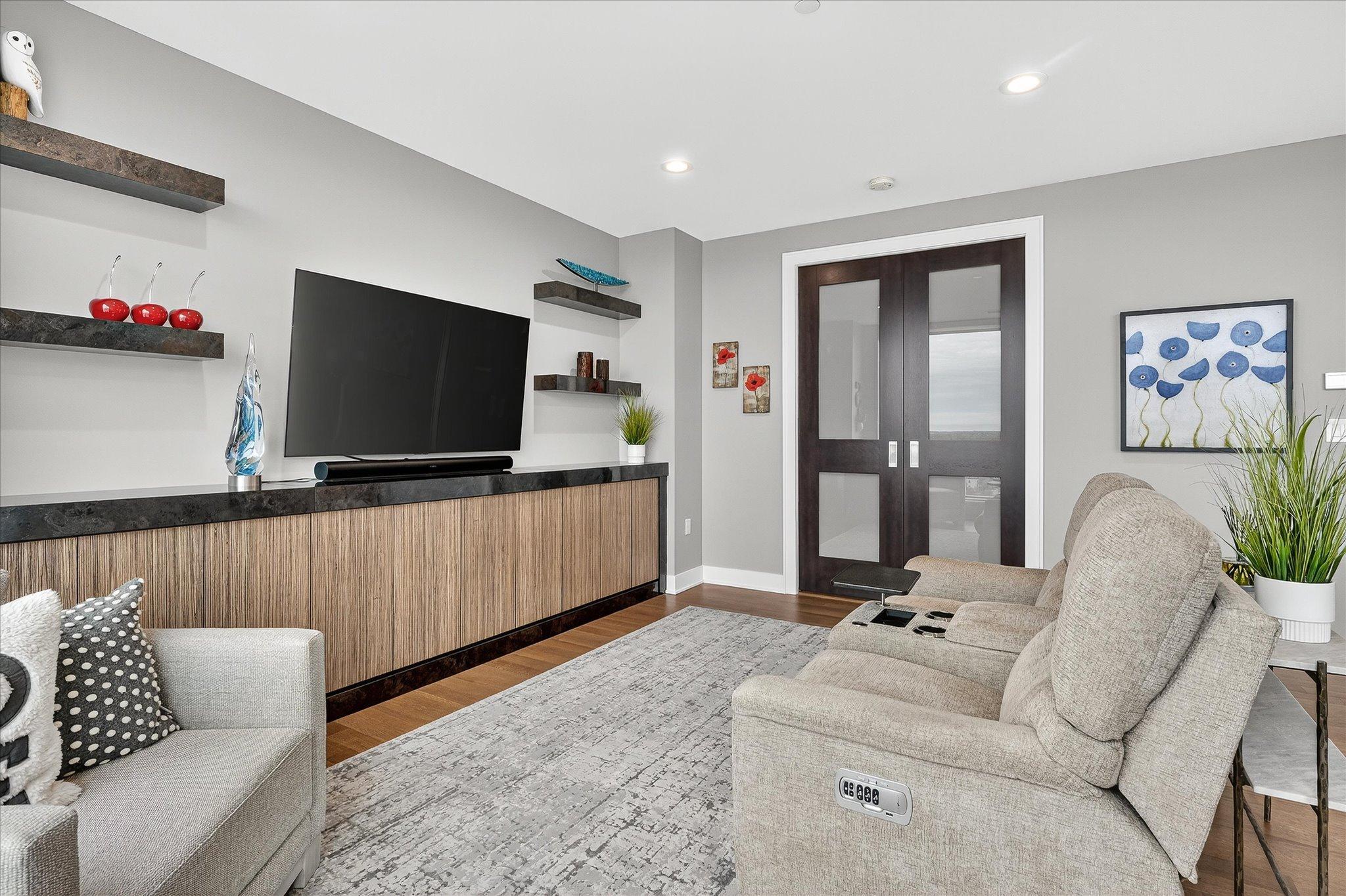 3209 Galleria Unit: 1406